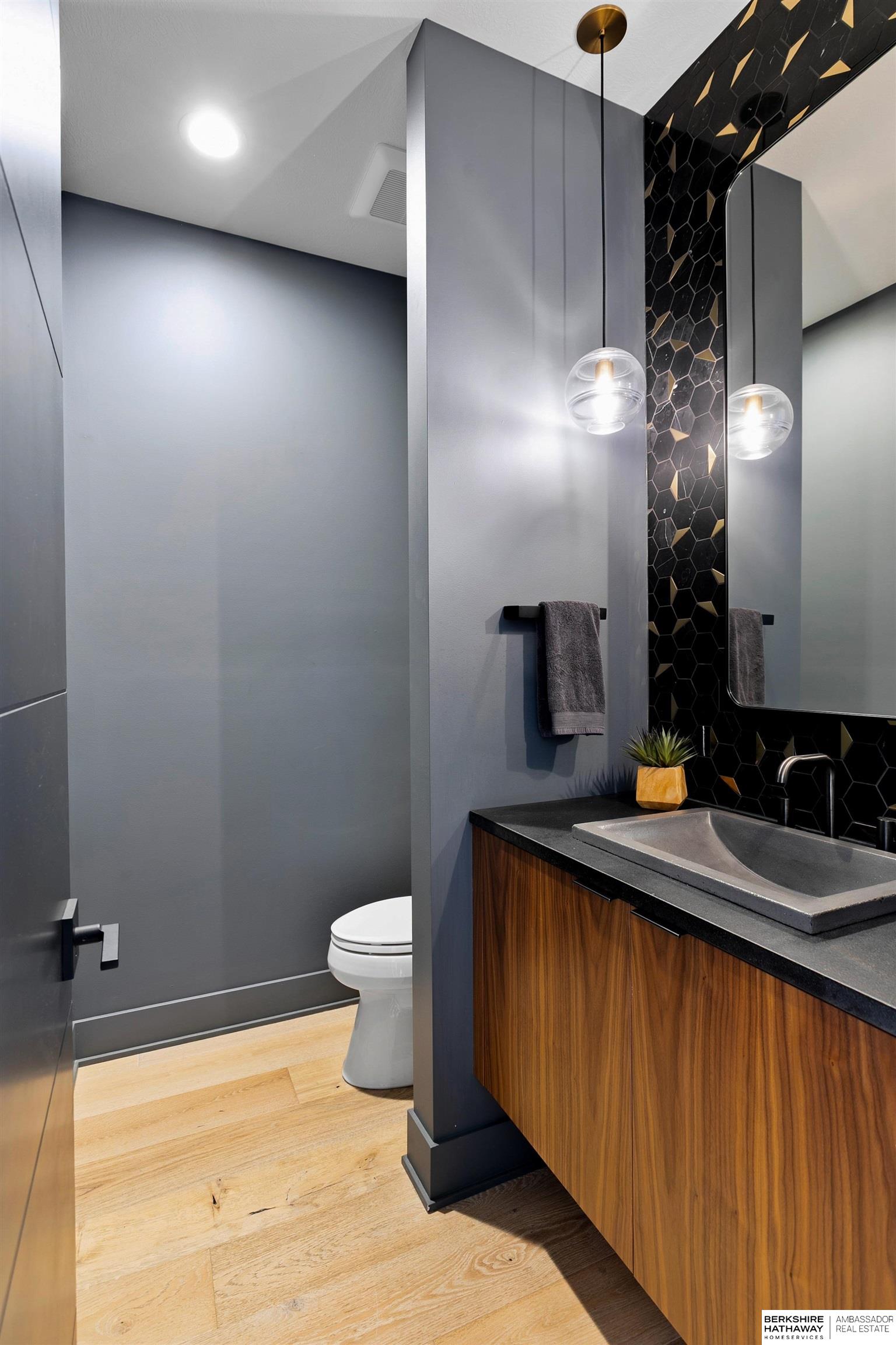 Lincoln, Nebraska 68520, United States, 5 Bedrooms Bedrooms, ,3 BathroomsBathrooms,Residential,Active,247435