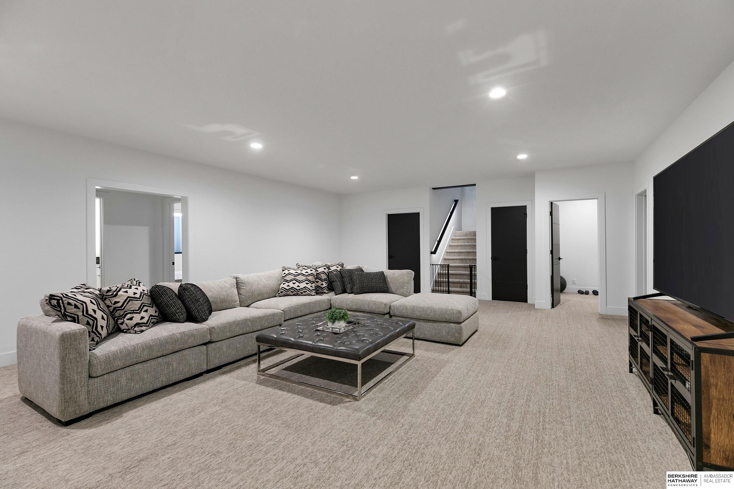 Lincoln, Nebraska 68520, United States, 5 Bedrooms Bedrooms, ,3 BathroomsBathrooms,Residential,Active,247435