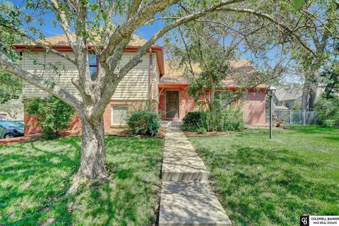 Photo of 1600 Regency Drive, Lincoln, NE 68506 (MLS # 22532700)