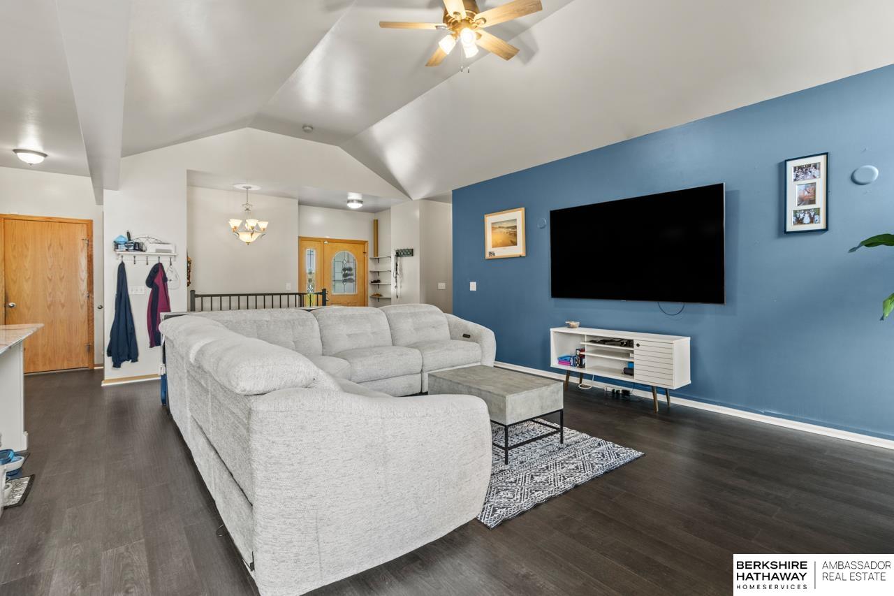 Omaha, Nebraska 68136, United States, 4 Bedrooms Bedrooms, ,3 BathroomsBathrooms,Residential,Active,233305