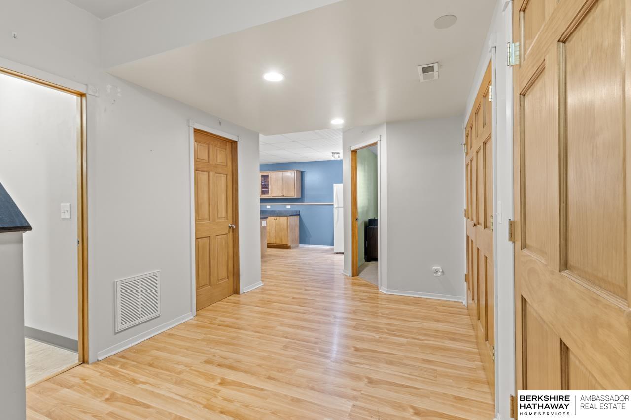 Omaha, Nebraska 68136, United States, 4 Bedrooms Bedrooms, ,3 BathroomsBathrooms,Residential,Active,233305