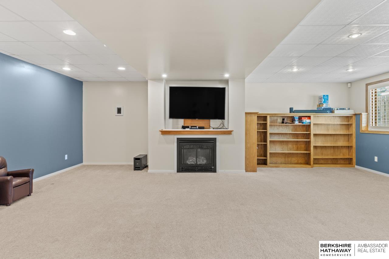 Omaha, Nebraska 68136, United States, 4 Bedrooms Bedrooms, ,3 BathroomsBathrooms,Residential,Active,233305