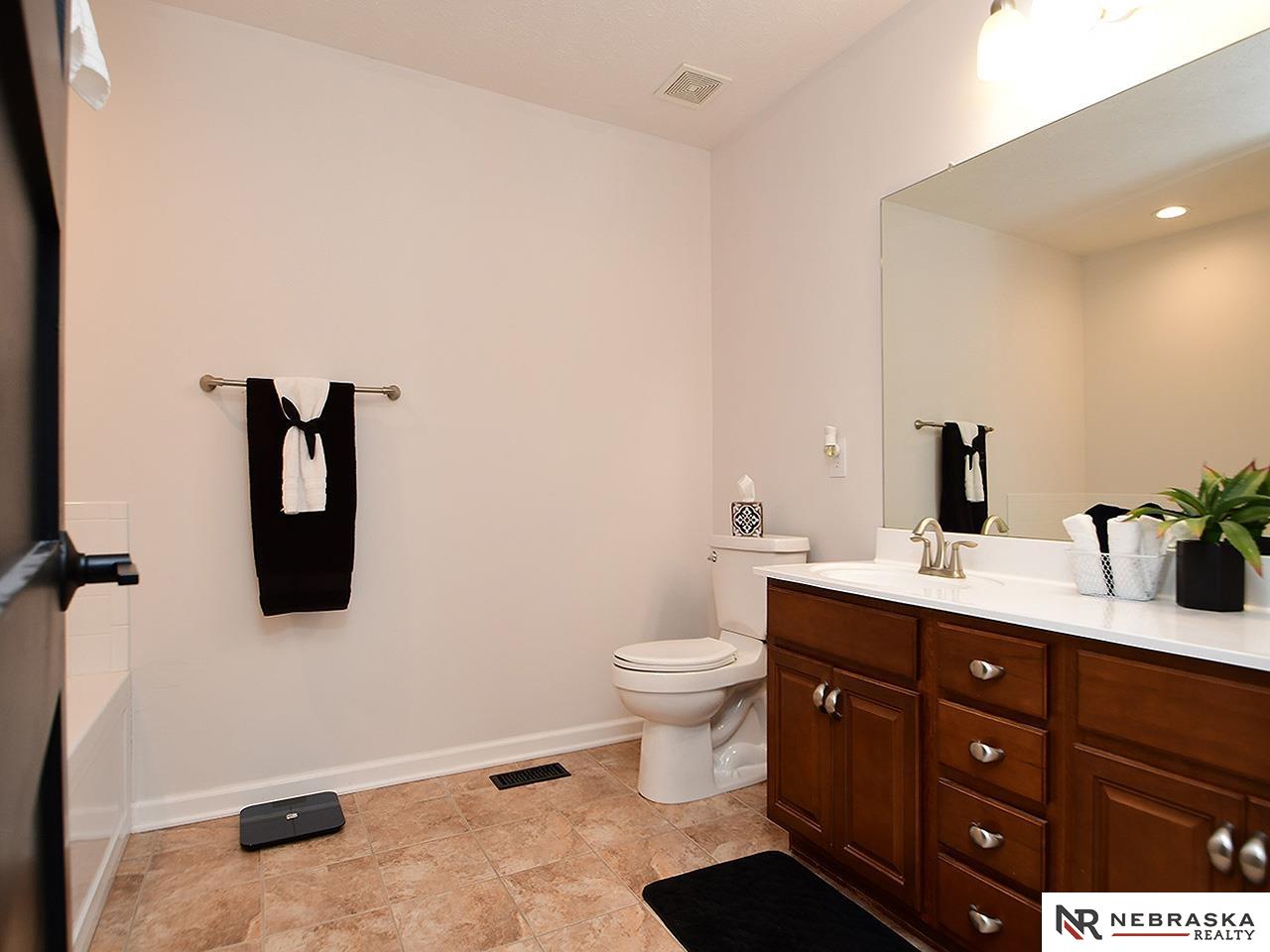 Bennington, Nebraska 68007, United States, 5 Bedrooms Bedrooms, ,3 BathroomsBathrooms,Residential,Active,242869