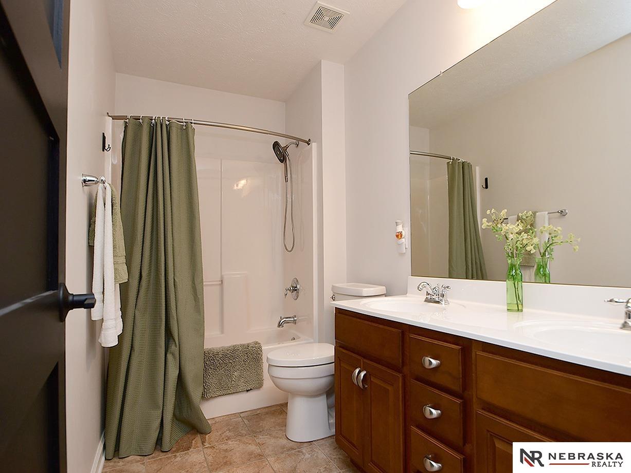 Bennington, Nebraska 68007, United States, 5 Bedrooms Bedrooms, ,3 BathroomsBathrooms,Residential,Active,242869