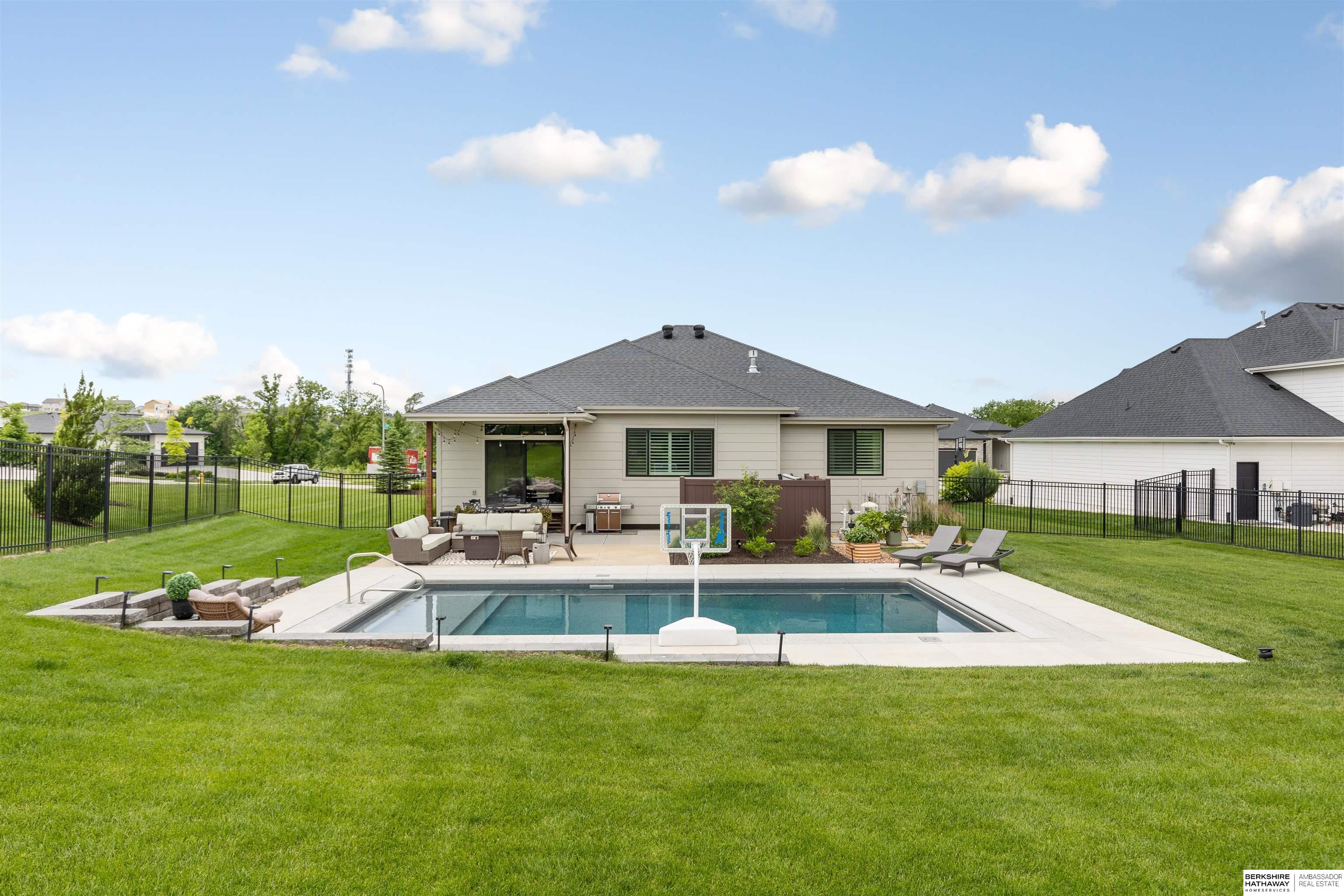 Omaha, Nebraska 68022, United States, 4 Bedrooms Bedrooms, ,2 BathroomsBathrooms,Residential,Active,160951