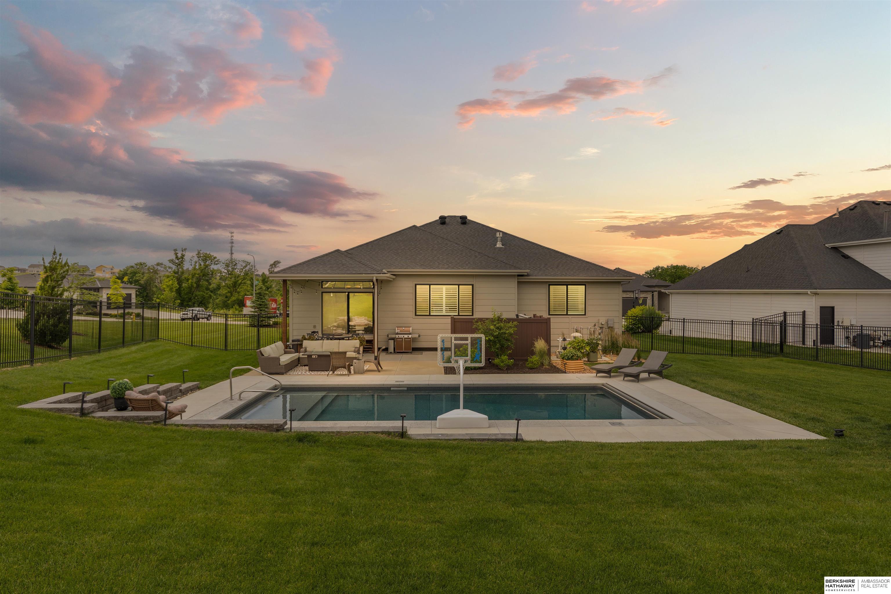 Omaha, Nebraska 68022, United States, 4 Bedrooms Bedrooms, ,2 BathroomsBathrooms,Residential,Active,160951