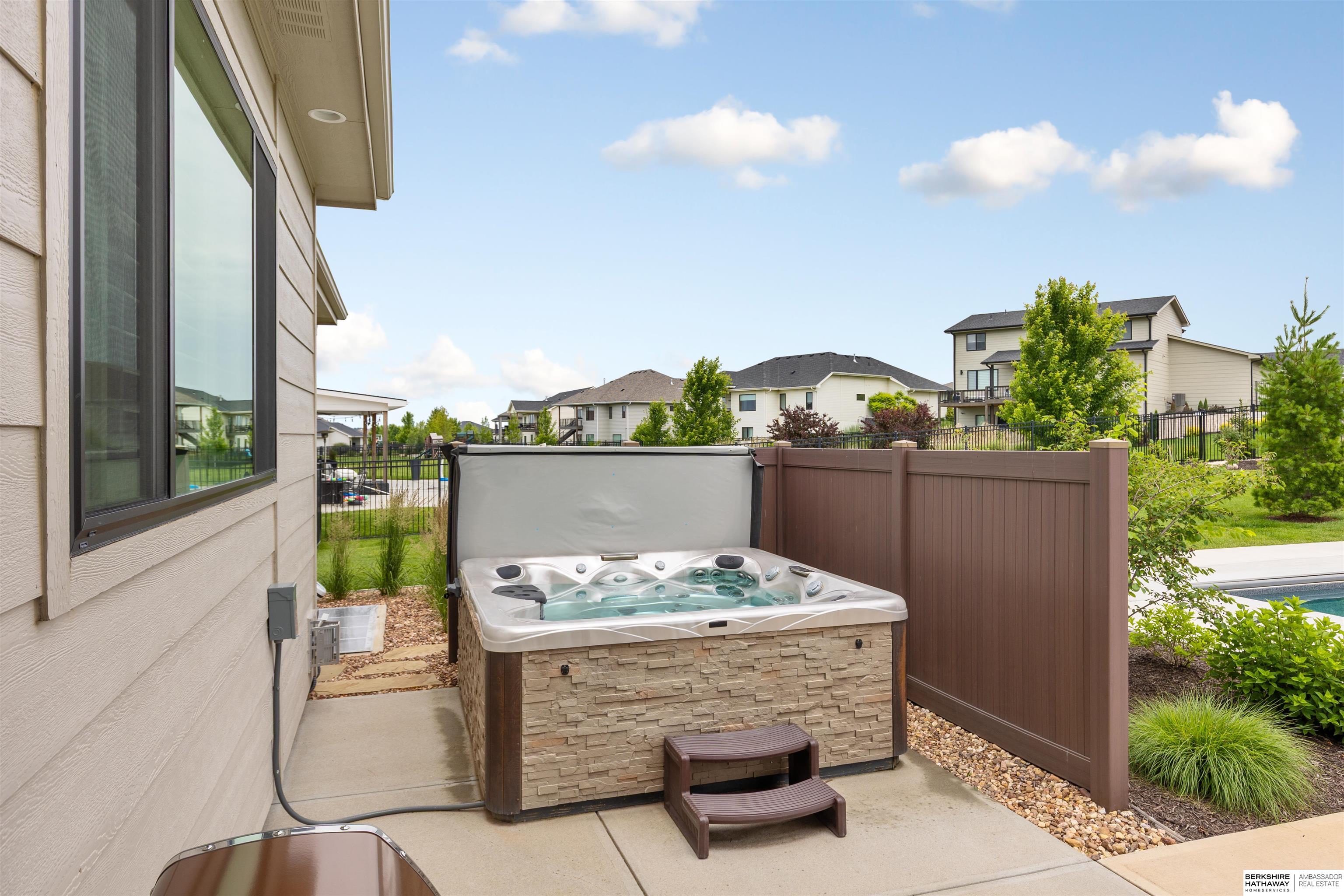 Omaha, Nebraska 68022, United States, 4 Bedrooms Bedrooms, ,2 BathroomsBathrooms,Residential,Active,160951