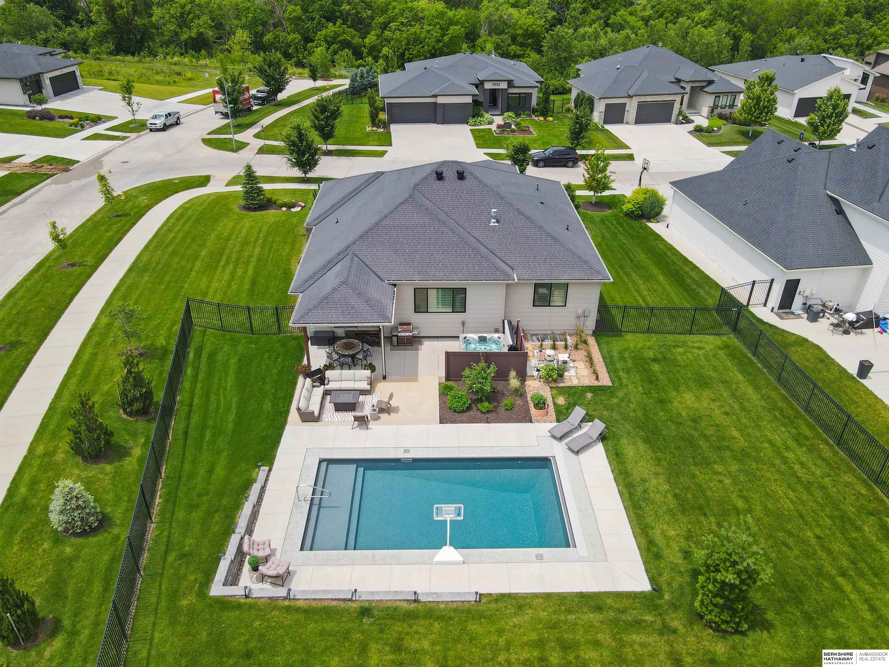 Omaha, Nebraska 68022, United States, 4 Bedrooms Bedrooms, ,2 BathroomsBathrooms,Residential,Active,160951