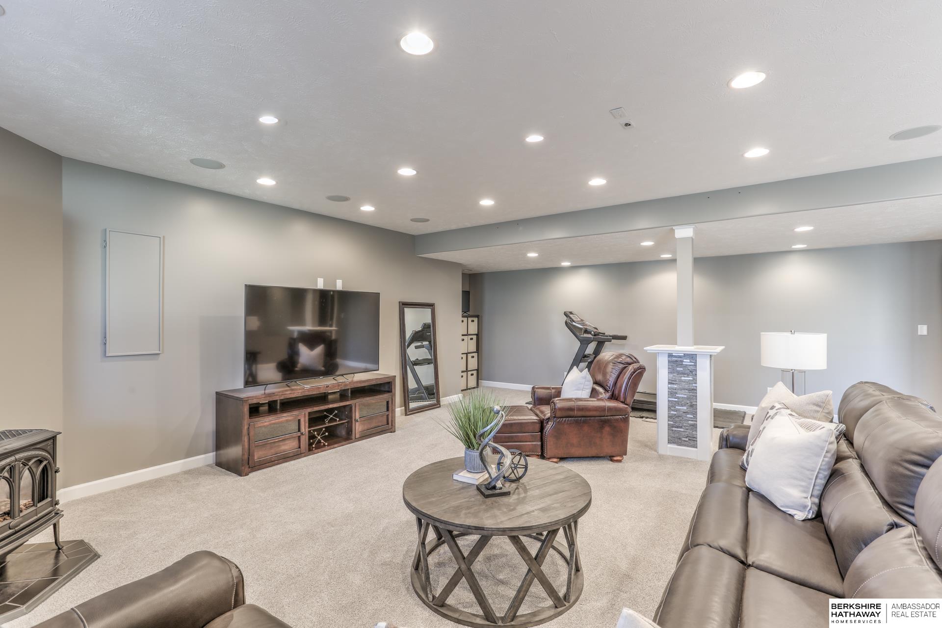 Omaha, Nebraska 68136, United States, 4 Bedrooms Bedrooms, ,3 BathroomsBathrooms,Residential,Active,243175