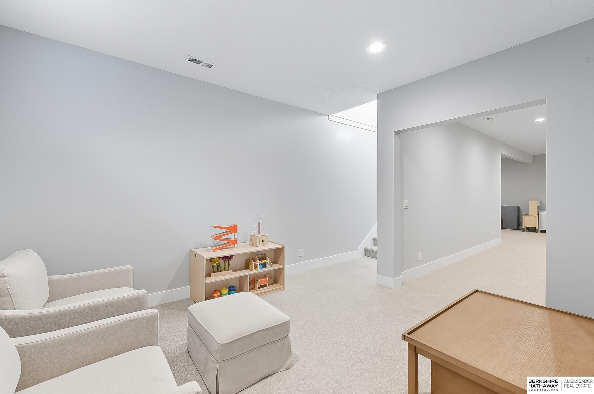 Elkhorn, Nebraska 68022, United States, 5 Bedrooms Bedrooms, ,3 BathroomsBathrooms,Residential,Active,253504