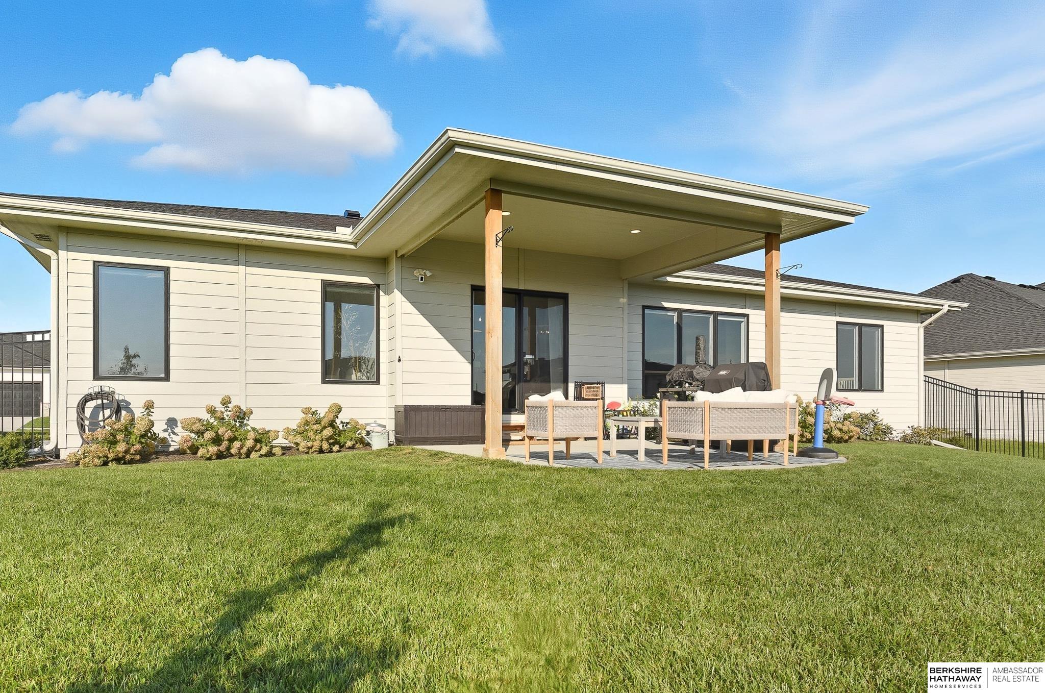 Elkhorn, Nebraska 68022, United States, 5 Bedrooms Bedrooms, ,3 BathroomsBathrooms,Residential,Active,253504