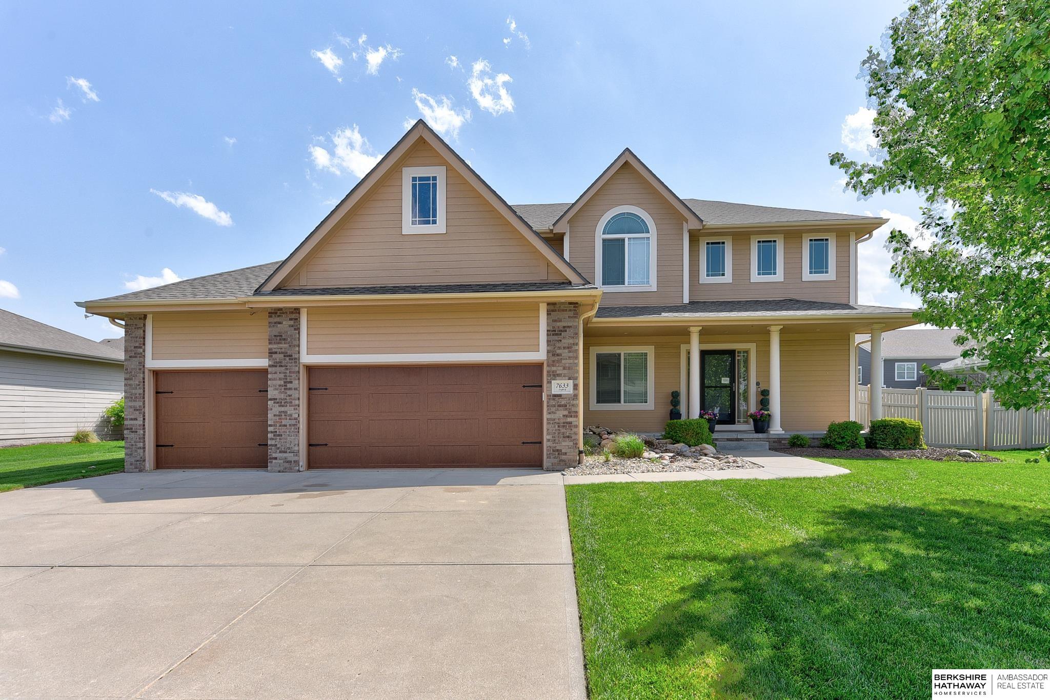 Papillion, Nebraska 68046, United States, 5 Bedrooms Bedrooms, ,3 BathroomsBathrooms,Residential,Pending,122295