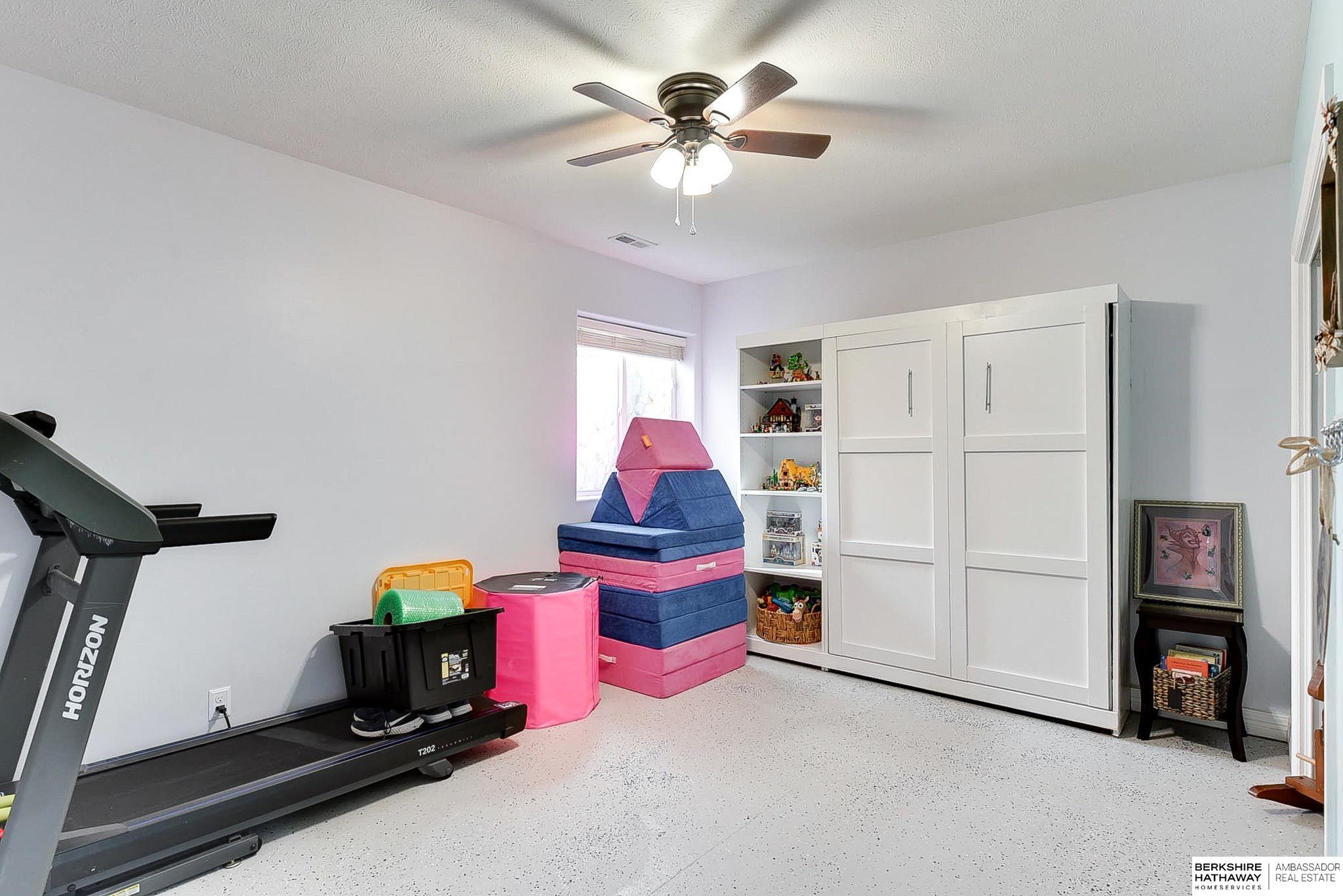 Papillion, Nebraska 68046, United States, 5 Bedrooms Bedrooms, ,3 BathroomsBathrooms,Residential,Pending,122295