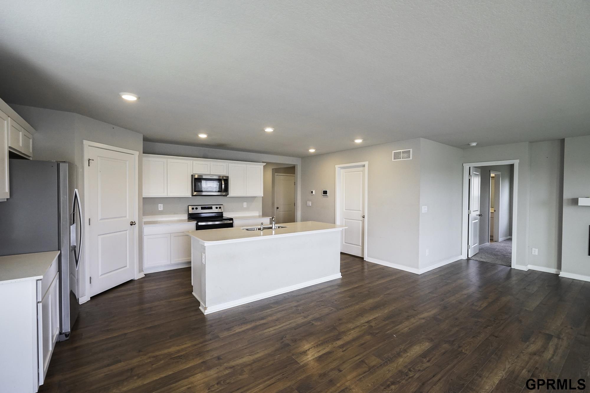 225 N 10th Avenue