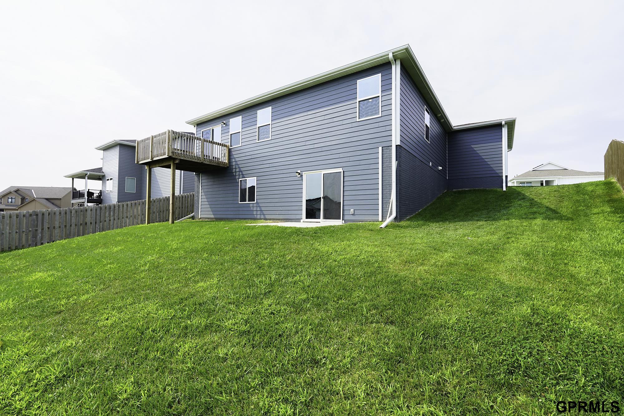 225 N 10th Avenue