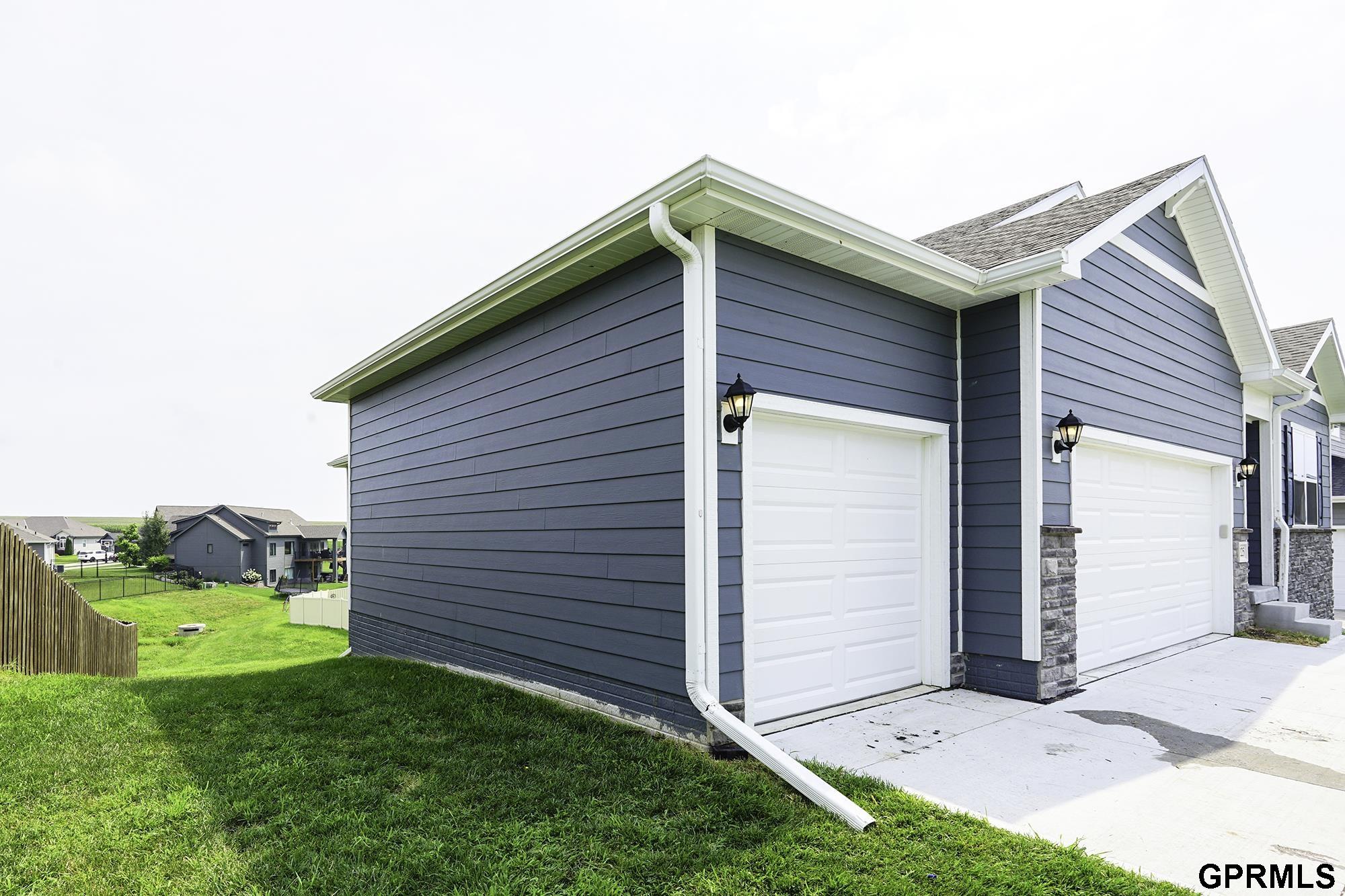 225 N 10th Avenue
