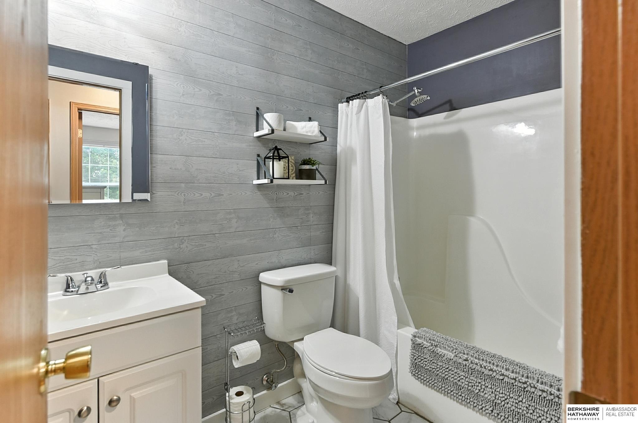 Omaha, Nebraska 68136, United States, 3 Bedrooms Bedrooms, ,2 BathroomsBathrooms,Residential,Pending,190965