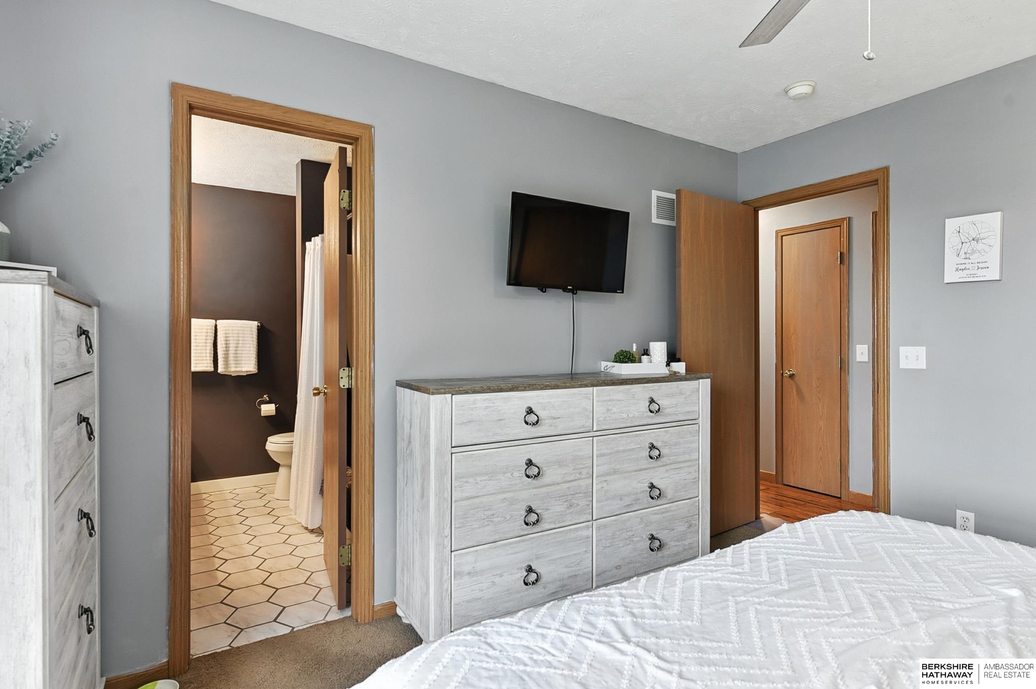 Omaha, Nebraska 68136, United States, 3 Bedrooms Bedrooms, ,2 BathroomsBathrooms,Residential,Pending,190965