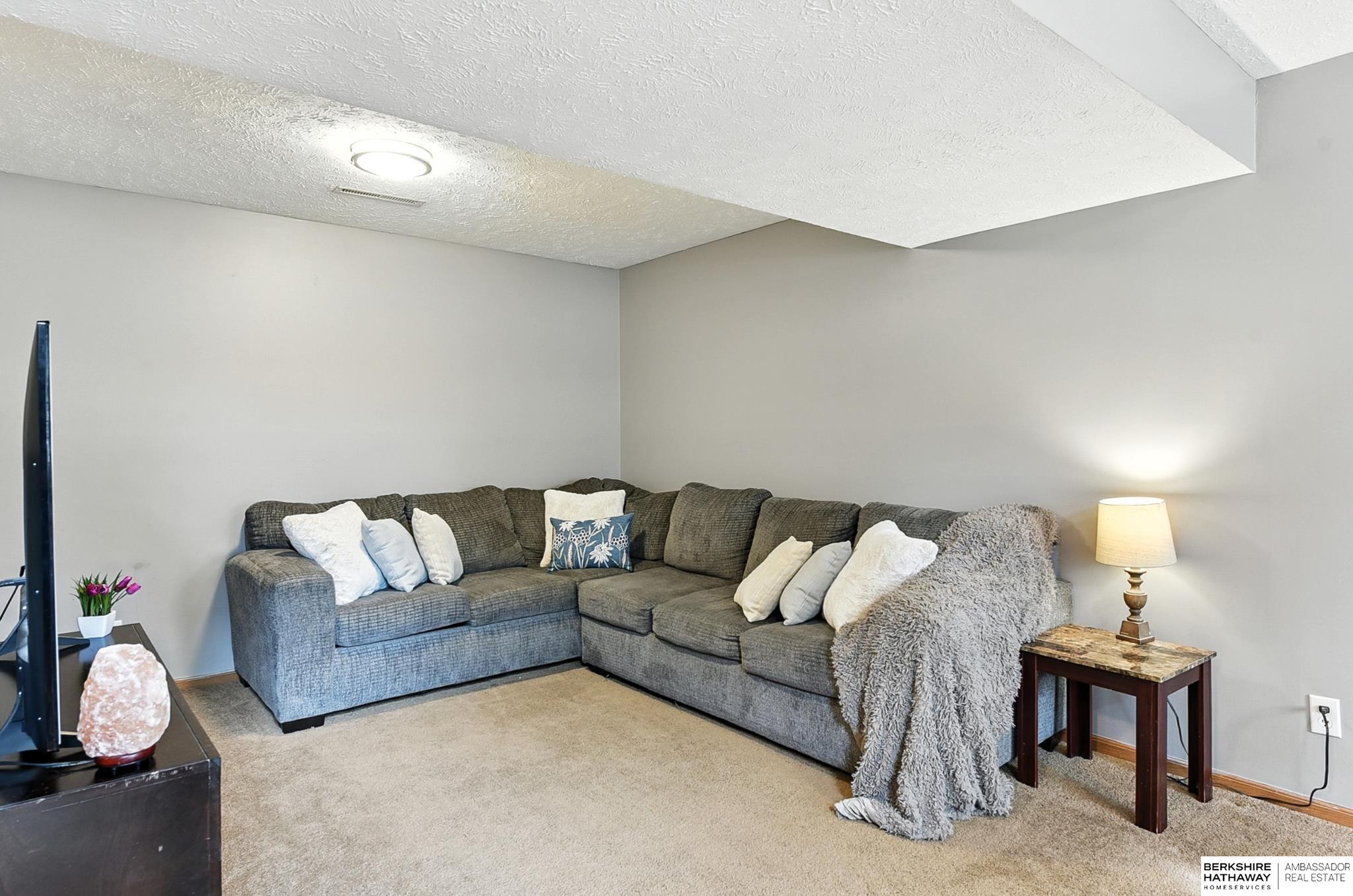 Omaha, Nebraska 68136, United States, 3 Bedrooms Bedrooms, ,2 BathroomsBathrooms,Residential,Pending,190965