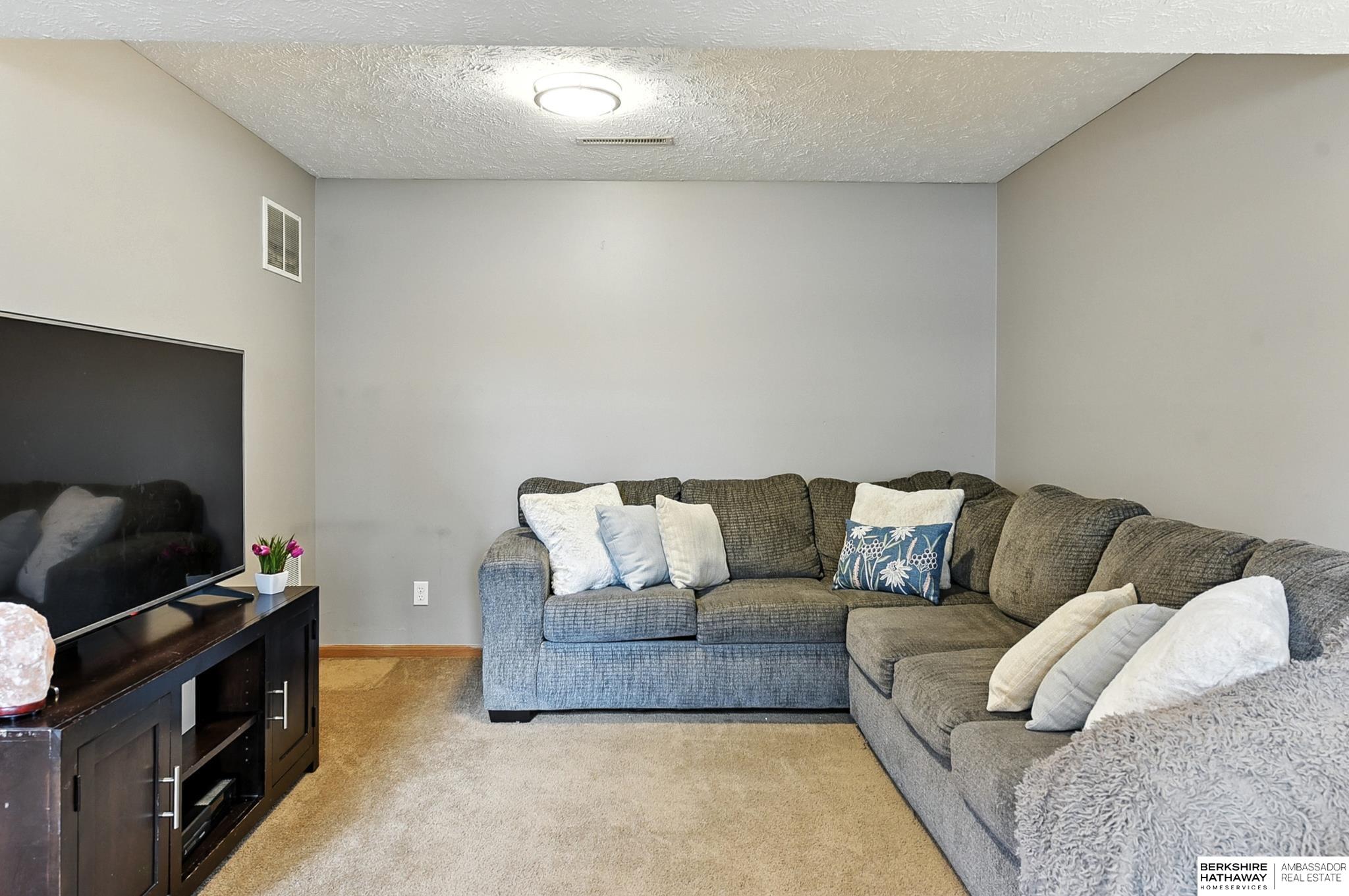 Omaha, Nebraska 68136, United States, 3 Bedrooms Bedrooms, ,2 BathroomsBathrooms,Residential,Pending,190965