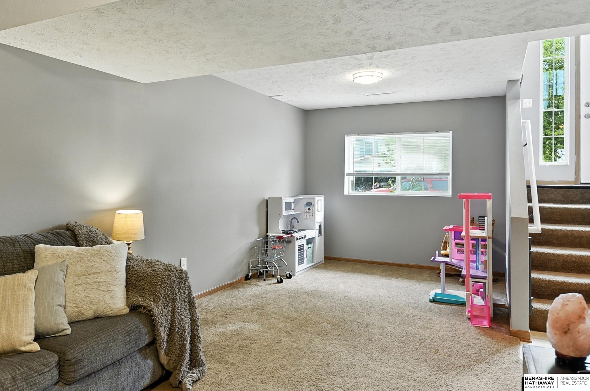 Omaha, Nebraska 68136, United States, 3 Bedrooms Bedrooms, ,2 BathroomsBathrooms,Residential,Pending,190965