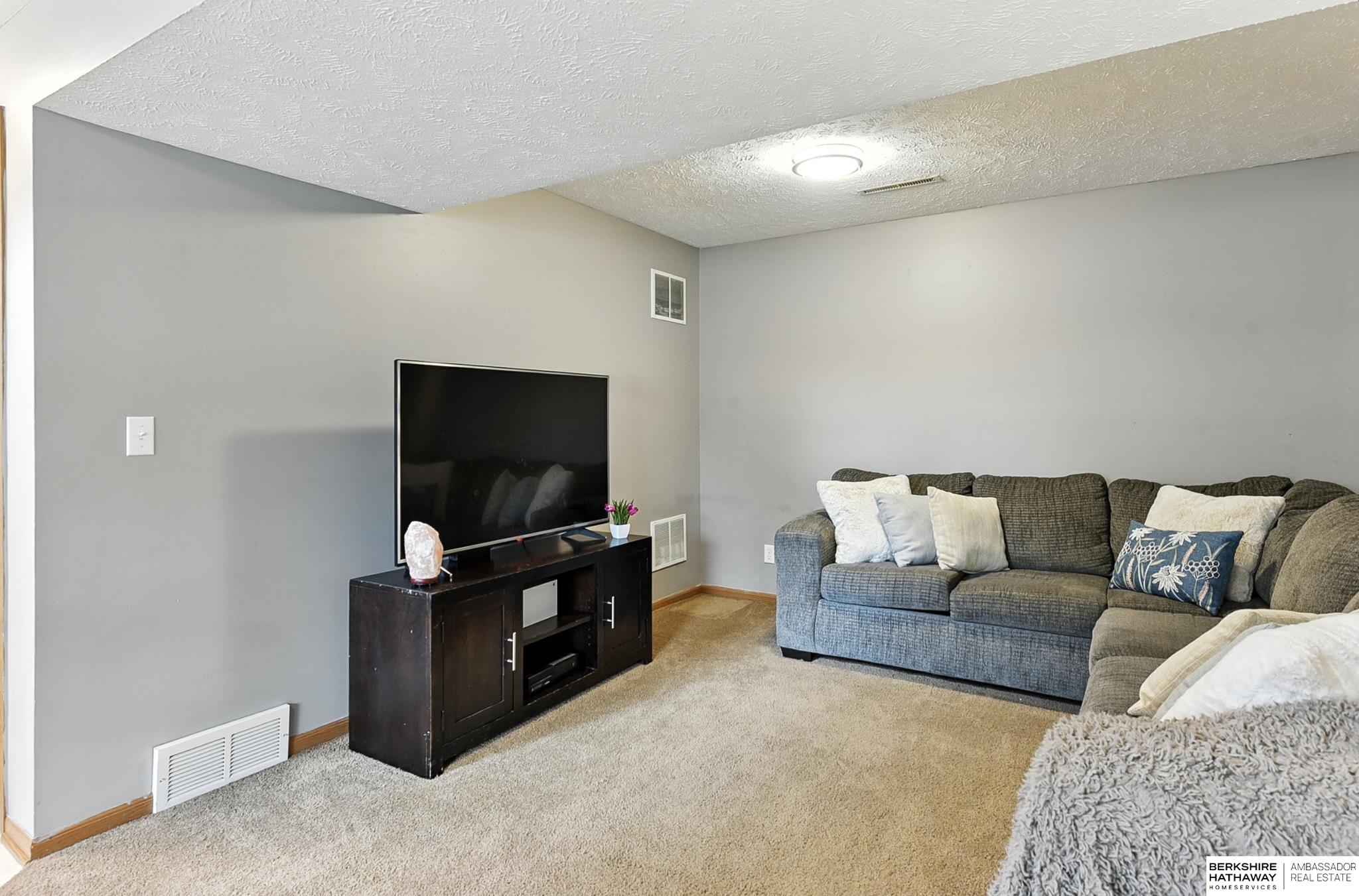 Omaha, Nebraska 68136, United States, 3 Bedrooms Bedrooms, ,2 BathroomsBathrooms,Residential,Pending,190965