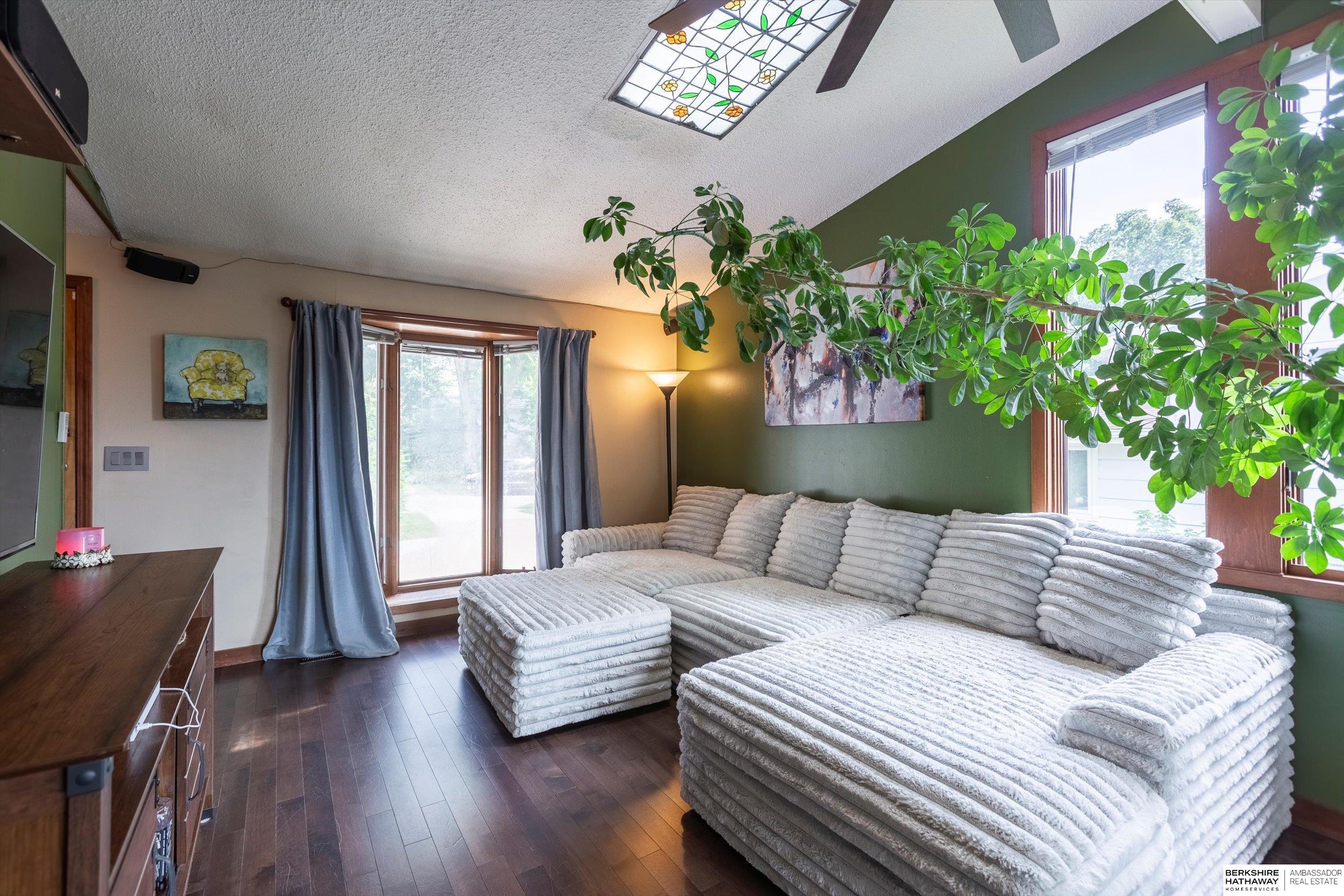 Omaha, Nebraska 68134, United States, 3 Bedrooms Bedrooms, ,2 BathroomsBathrooms,Residential,Active,196719