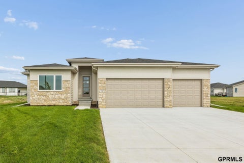 Photo of 5707 Kestrel Parkway, Elkhorn, NE 68022 (MLS # 22626169)