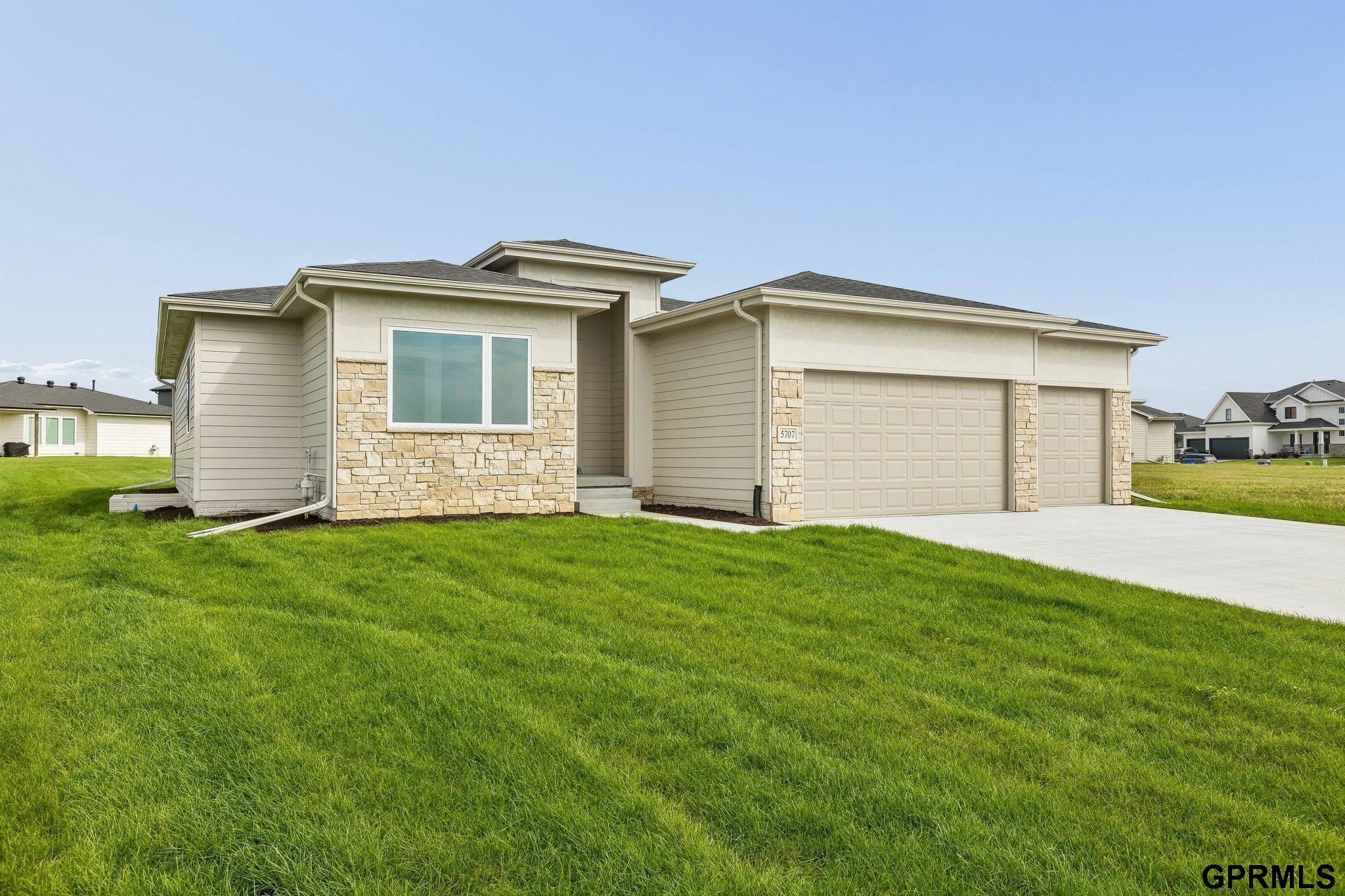 5707 Kestrel Parkway