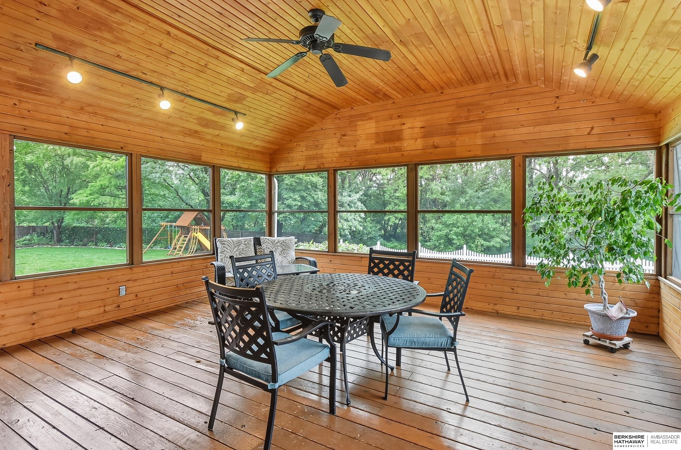 Omaha, Nebraska 68144, United States, 3 Bedrooms Bedrooms, ,3 BathroomsBathrooms,Residential,Pending,215098