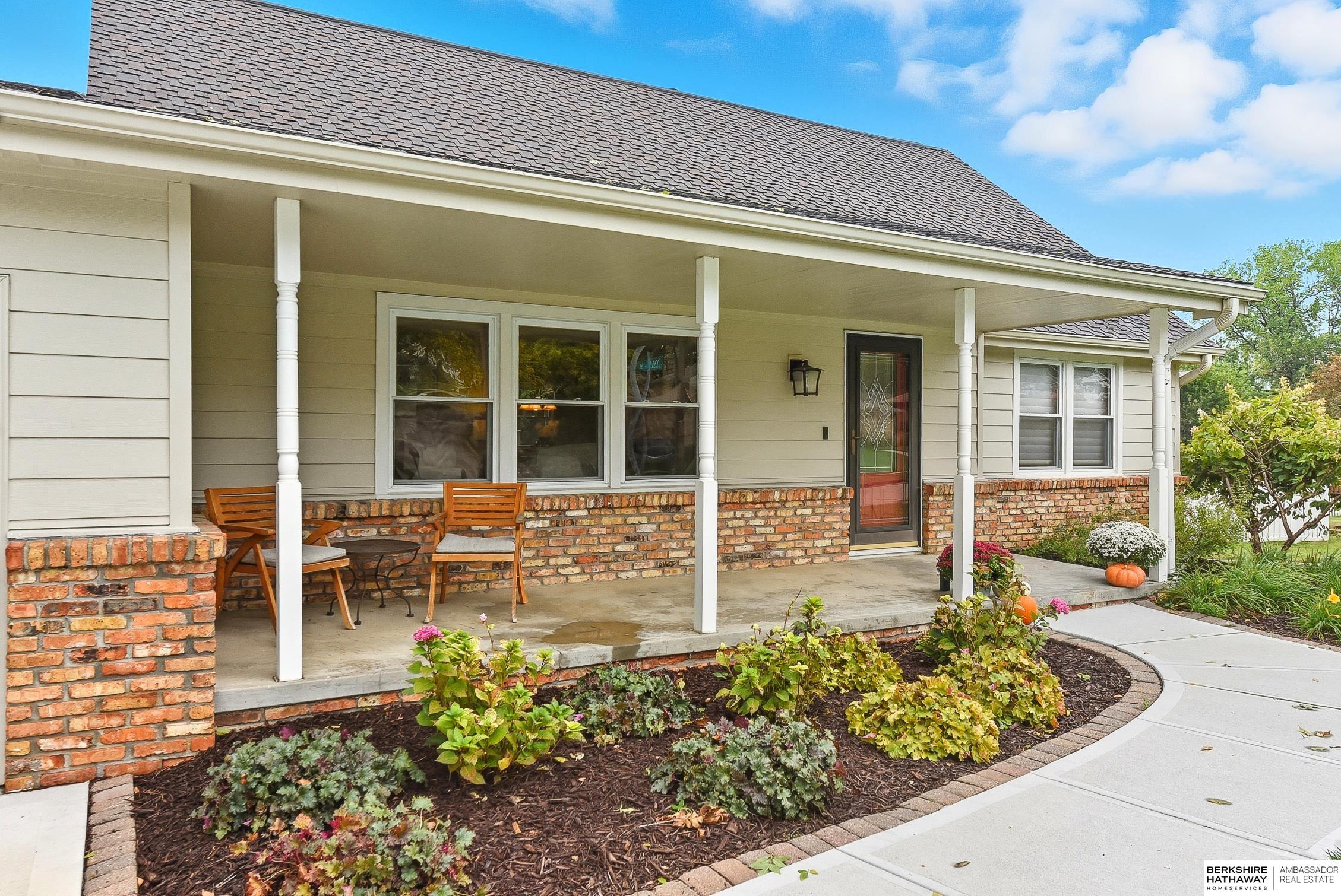 Omaha, Nebraska 68144, United States, 3 Bedrooms Bedrooms, ,3 BathroomsBathrooms,Residential,Pending,215098