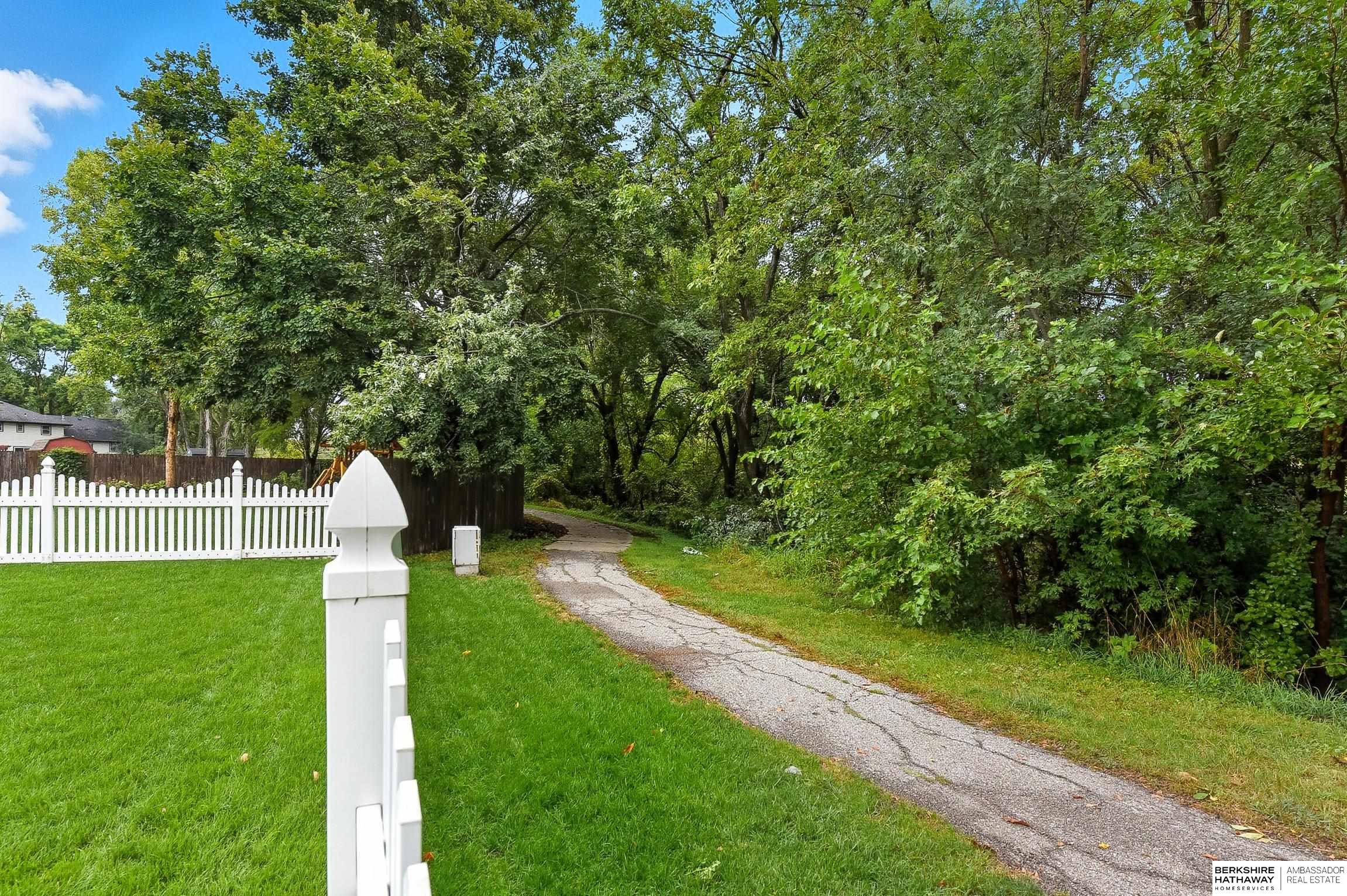 Omaha, Nebraska 68144, United States, 3 Bedrooms Bedrooms, ,3 BathroomsBathrooms,Residential,Pending,215098