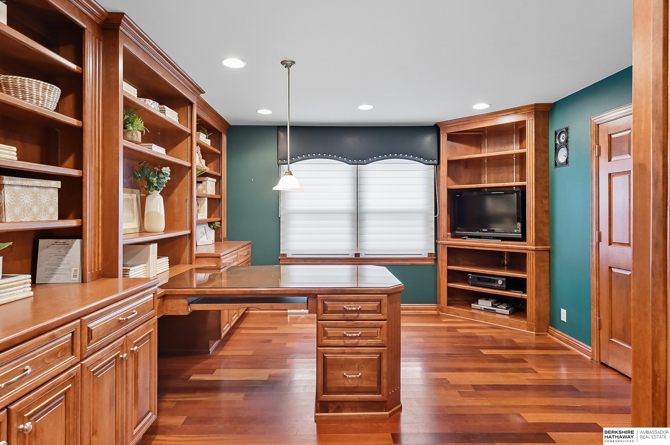 Omaha, Nebraska 68144, United States, 3 Bedrooms Bedrooms, ,3 BathroomsBathrooms,Residential,Pending,215098