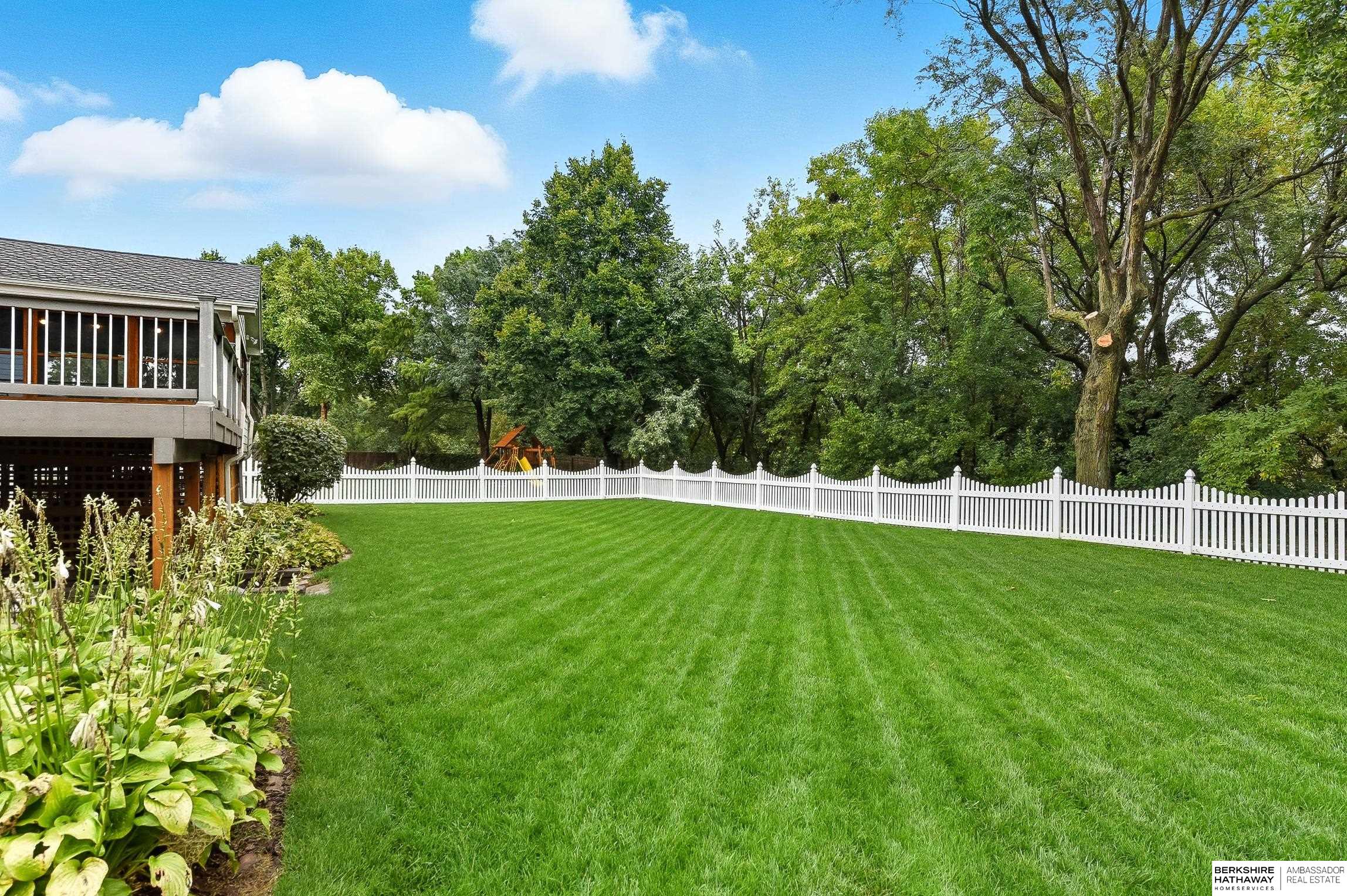 Omaha, Nebraska 68144, United States, 3 Bedrooms Bedrooms, ,3 BathroomsBathrooms,Residential,Pending,215098