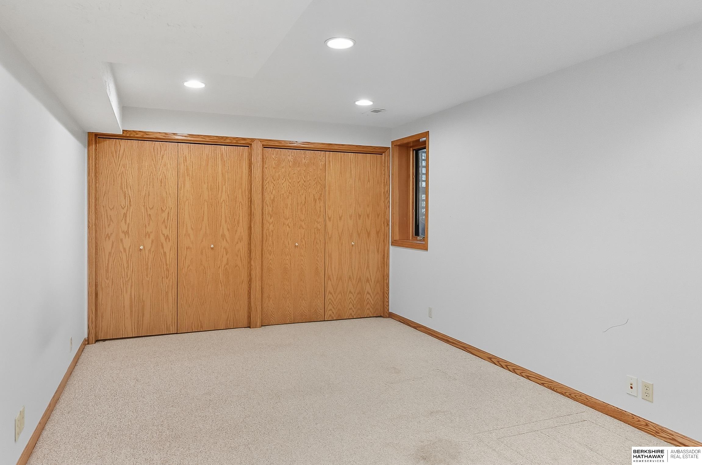 Omaha, Nebraska 68144, United States, 3 Bedrooms Bedrooms, ,3 BathroomsBathrooms,Residential,Pending,215098