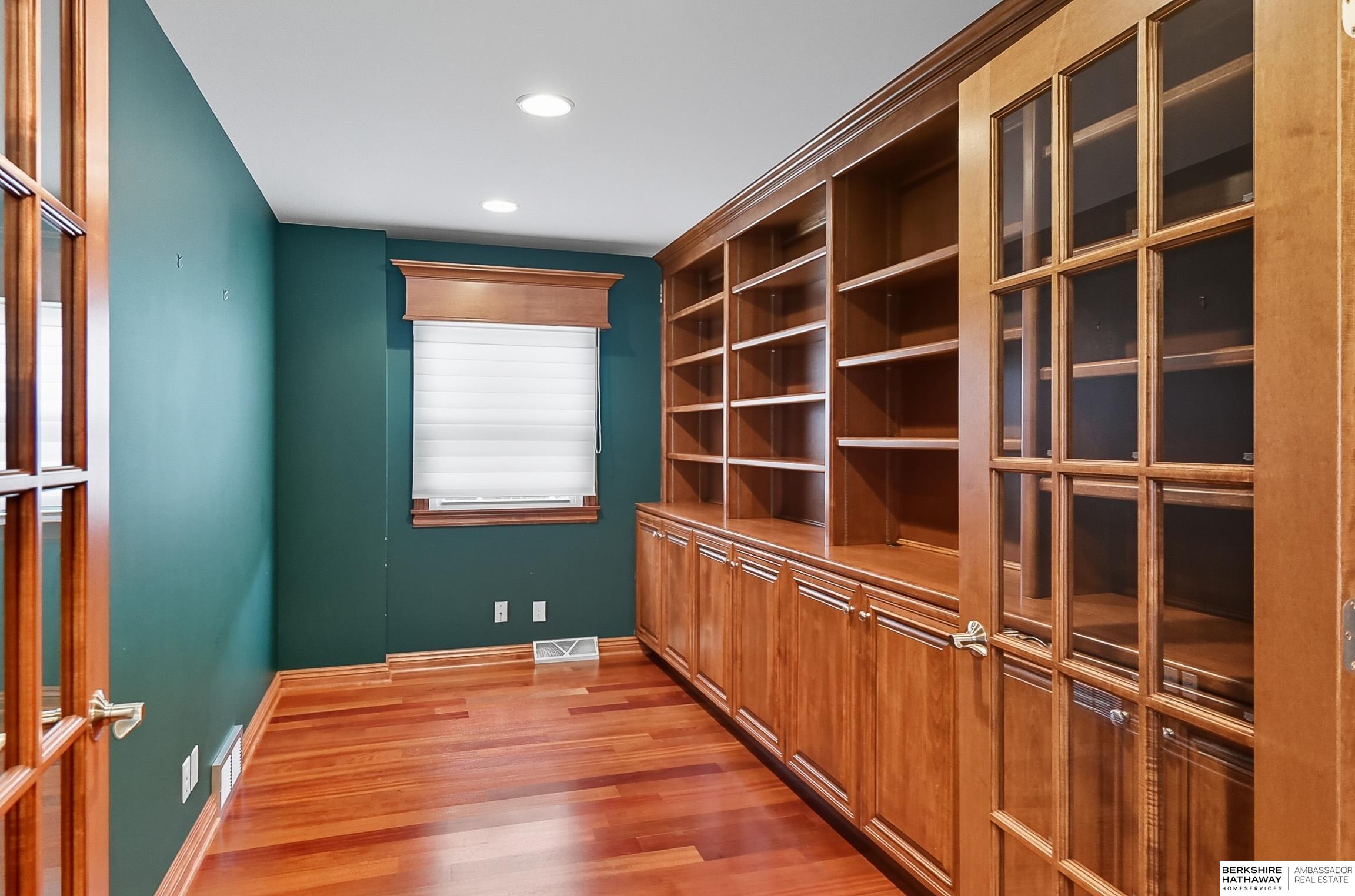 Omaha, Nebraska 68144, United States, 3 Bedrooms Bedrooms, ,3 BathroomsBathrooms,Residential,Pending,215098