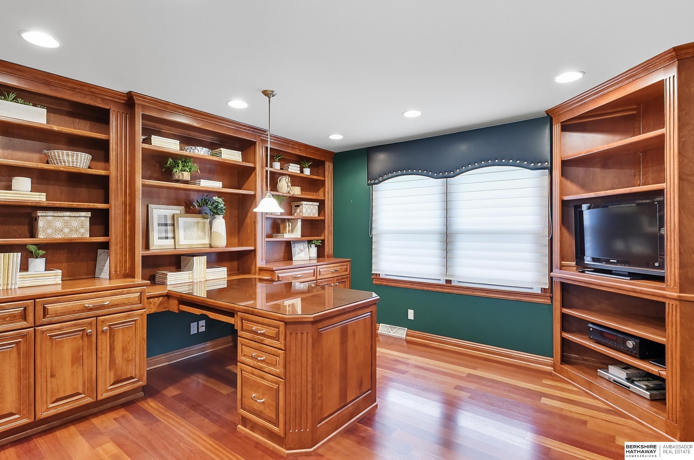 Omaha, Nebraska 68144, United States, 3 Bedrooms Bedrooms, ,3 BathroomsBathrooms,Residential,Pending,215098