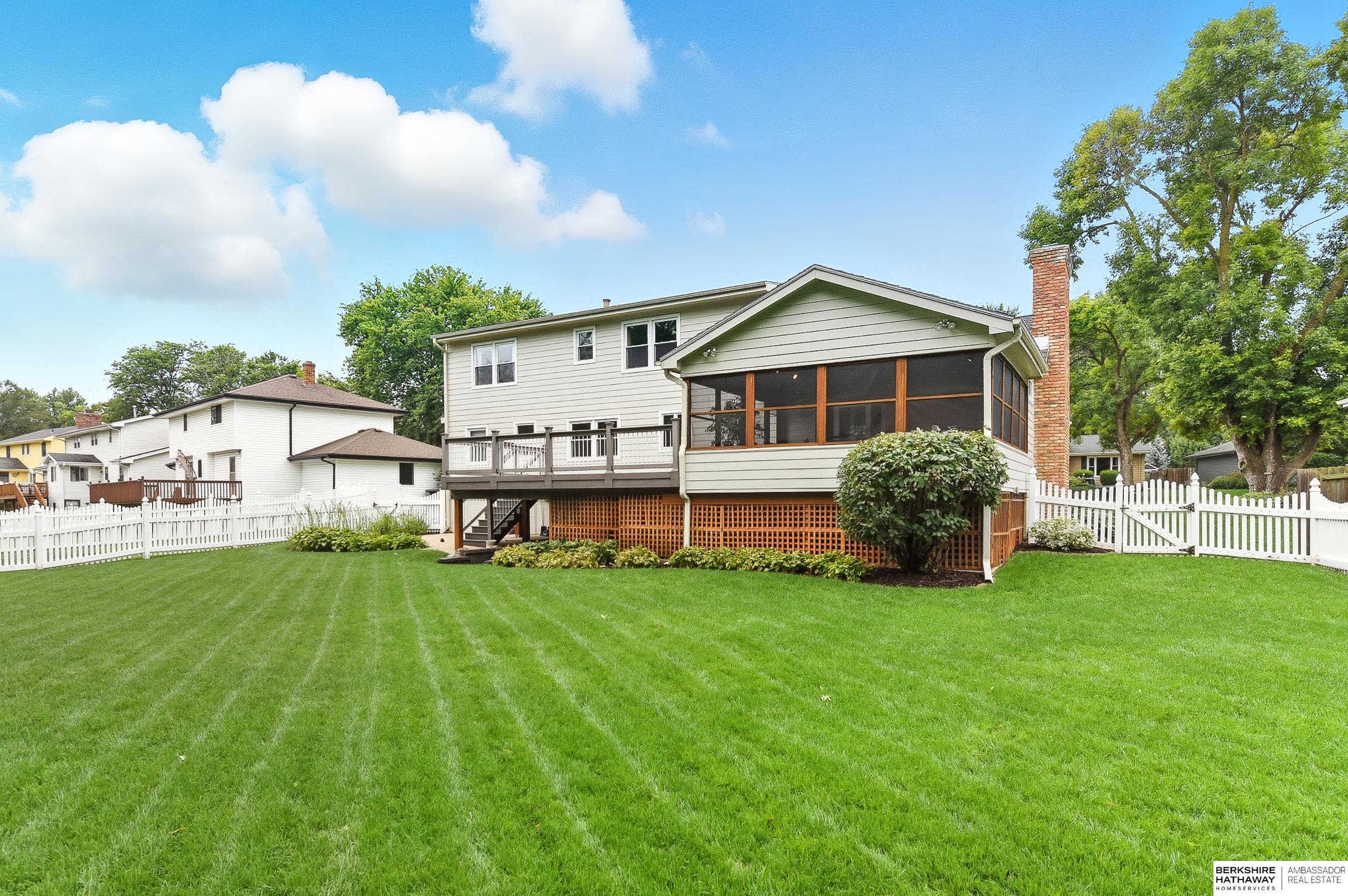 Omaha, Nebraska 68144, United States, 3 Bedrooms Bedrooms, ,3 BathroomsBathrooms,Residential,Pending,215098