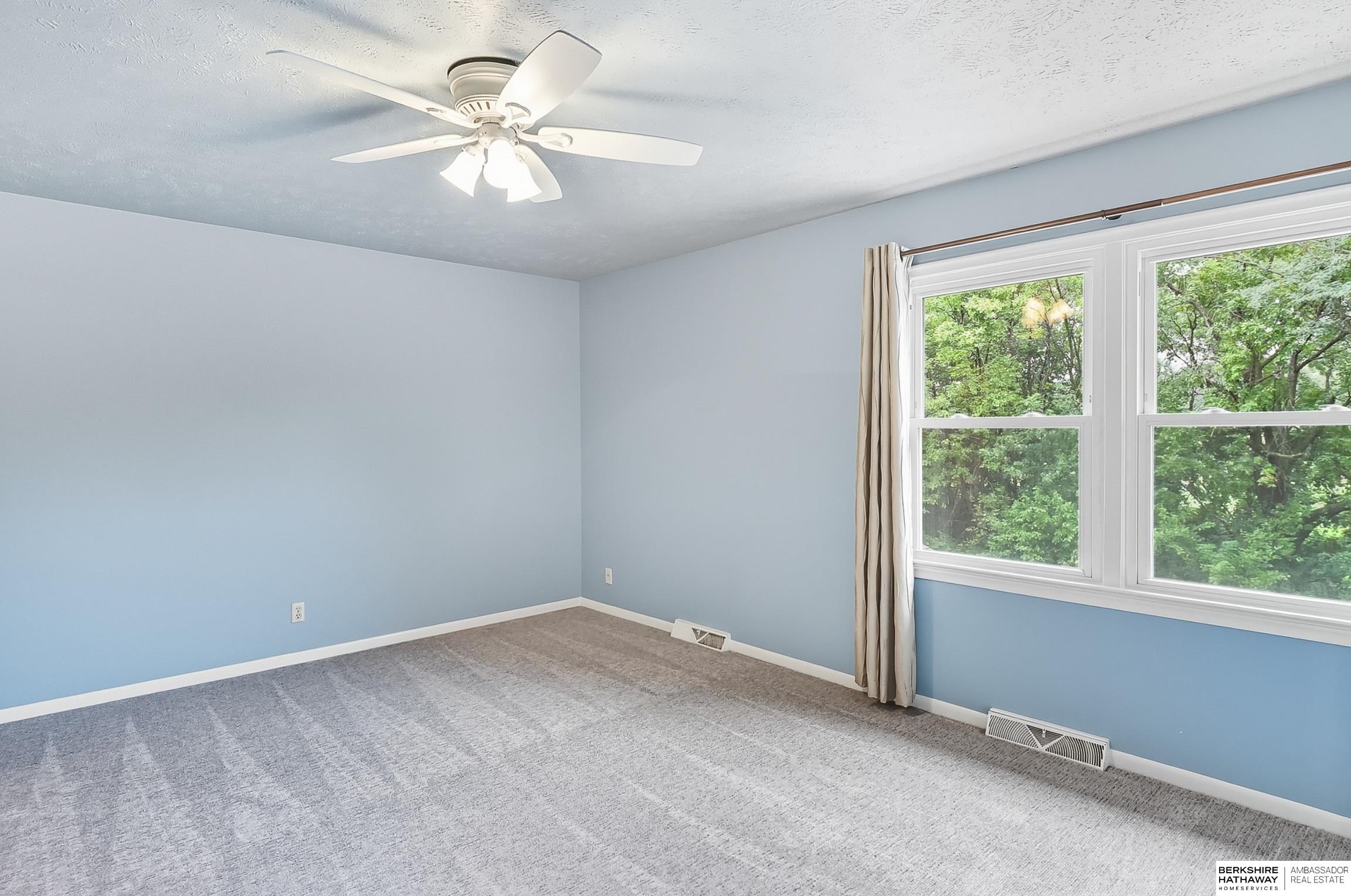 Omaha, Nebraska 68144, United States, 3 Bedrooms Bedrooms, ,3 BathroomsBathrooms,Residential,Pending,215098