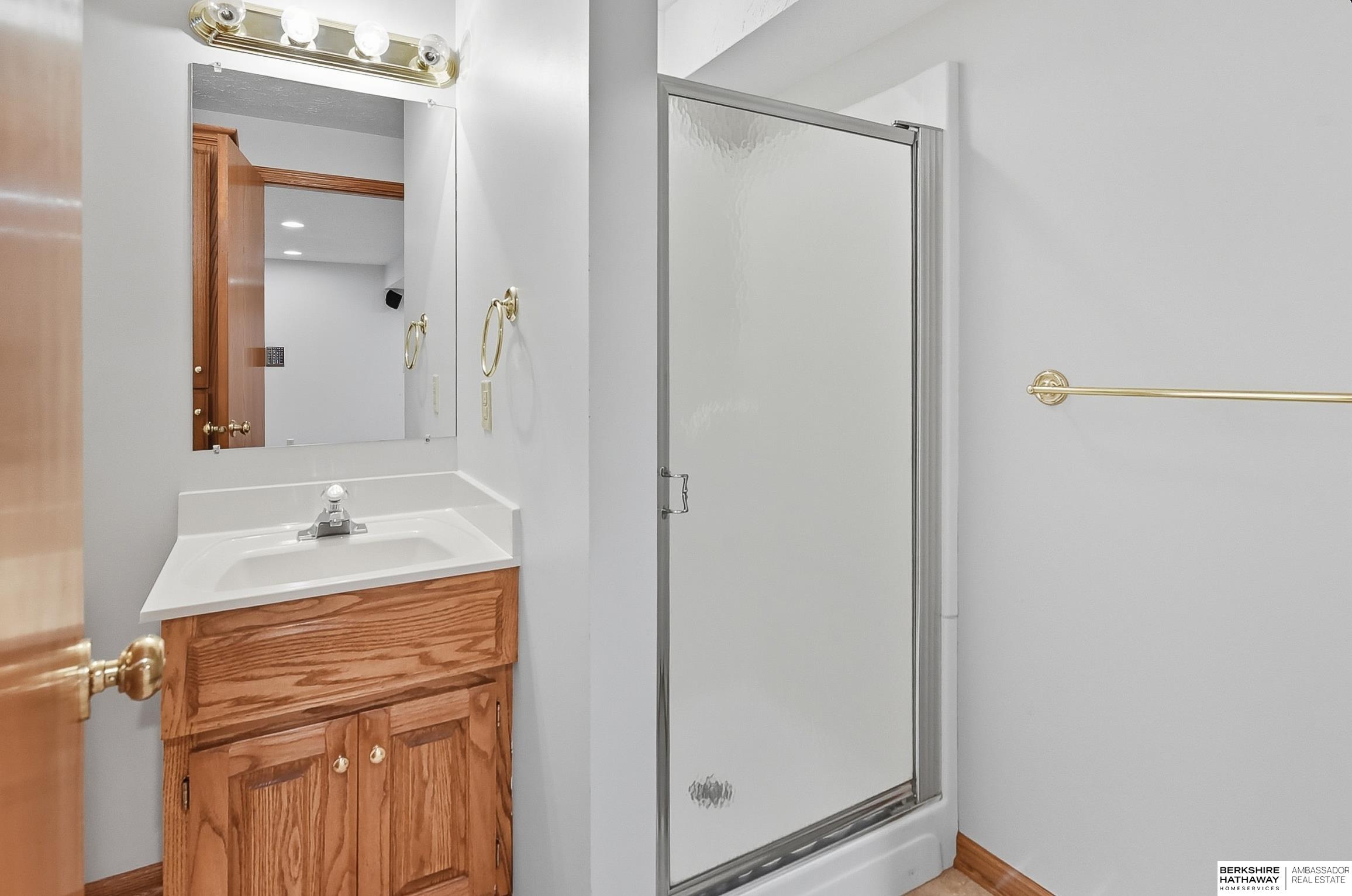 Omaha, Nebraska 68144, United States, 3 Bedrooms Bedrooms, ,3 BathroomsBathrooms,Residential,Pending,215098