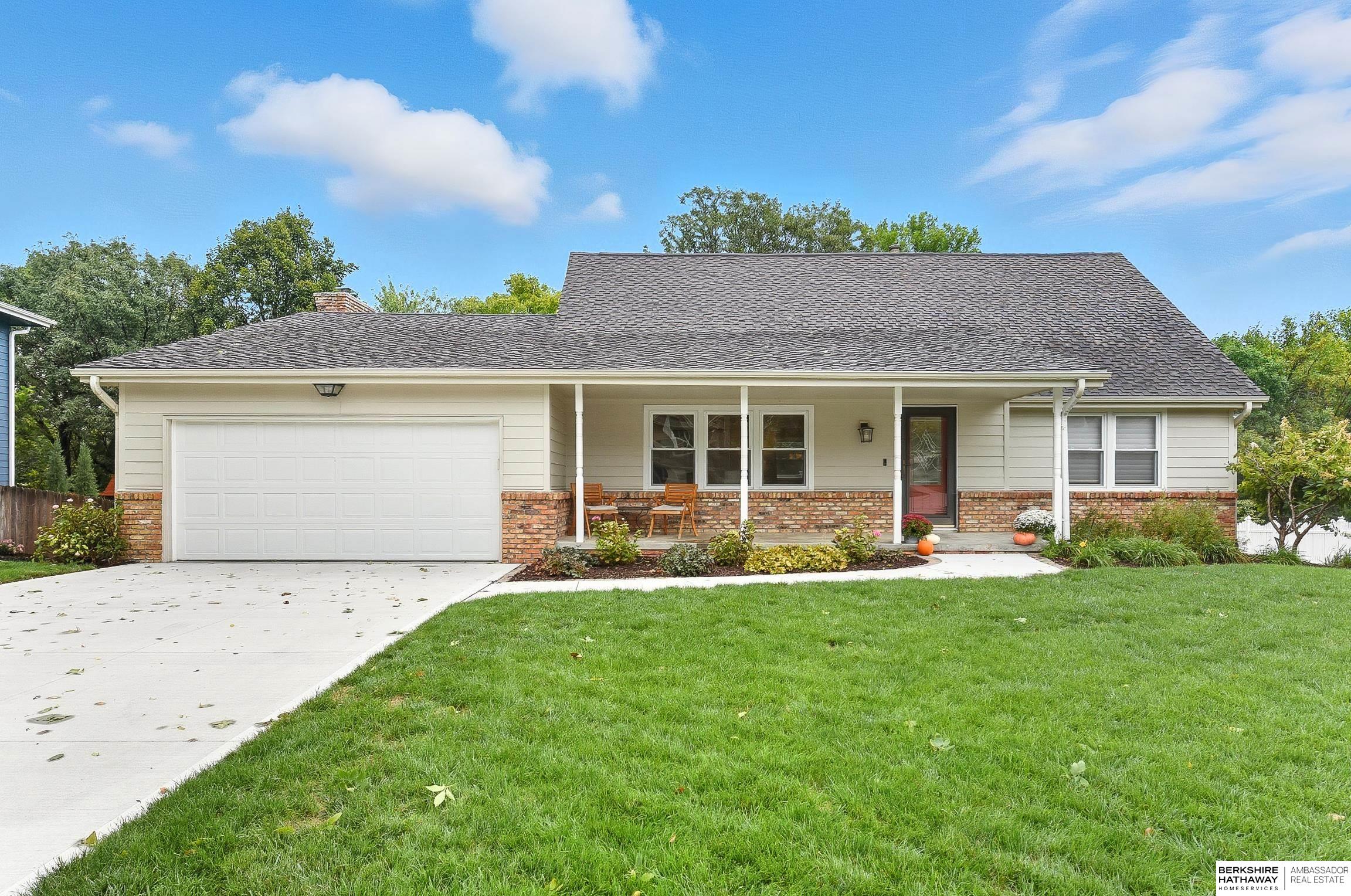 Omaha, Nebraska 68144, United States, 3 Bedrooms Bedrooms, ,3 BathroomsBathrooms,Residential,Pending,215098