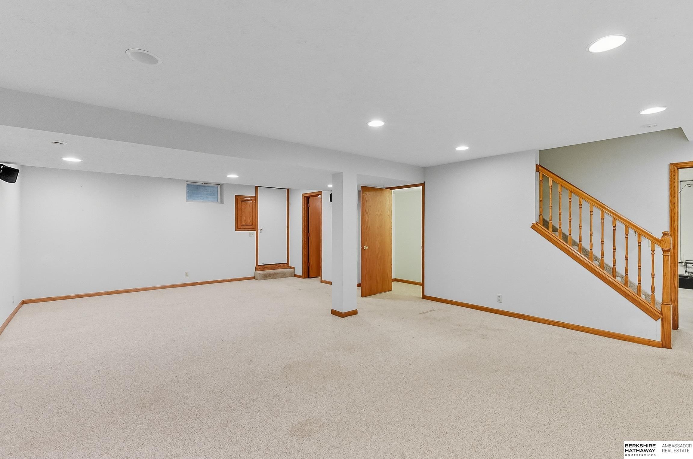 Omaha, Nebraska 68144, United States, 3 Bedrooms Bedrooms, ,3 BathroomsBathrooms,Residential,Pending,215098