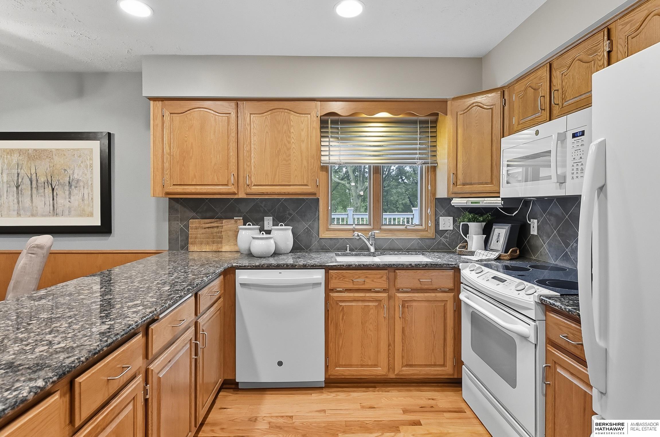 Omaha, Nebraska 68144, United States, 3 Bedrooms Bedrooms, ,3 BathroomsBathrooms,Residential,Pending,215098