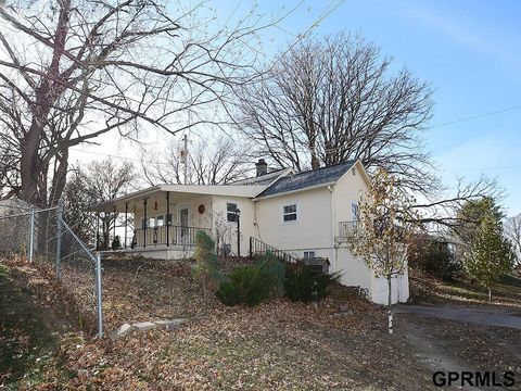 Photo of 4311 Oak Street, Omaha, NE 68105 (MLS # 22526315)