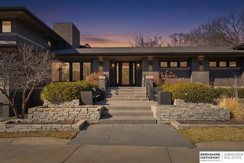 Photo of 1718 Ridgewood Avenue, Omaha, NE 68124 (MLS # 22604693)