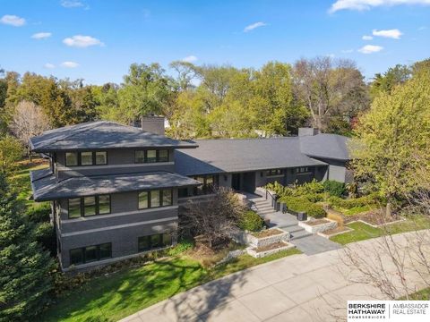 Photo of 1718 Ridgewood Avenue, Omaha, NE 68124 (MLS # 22604693)