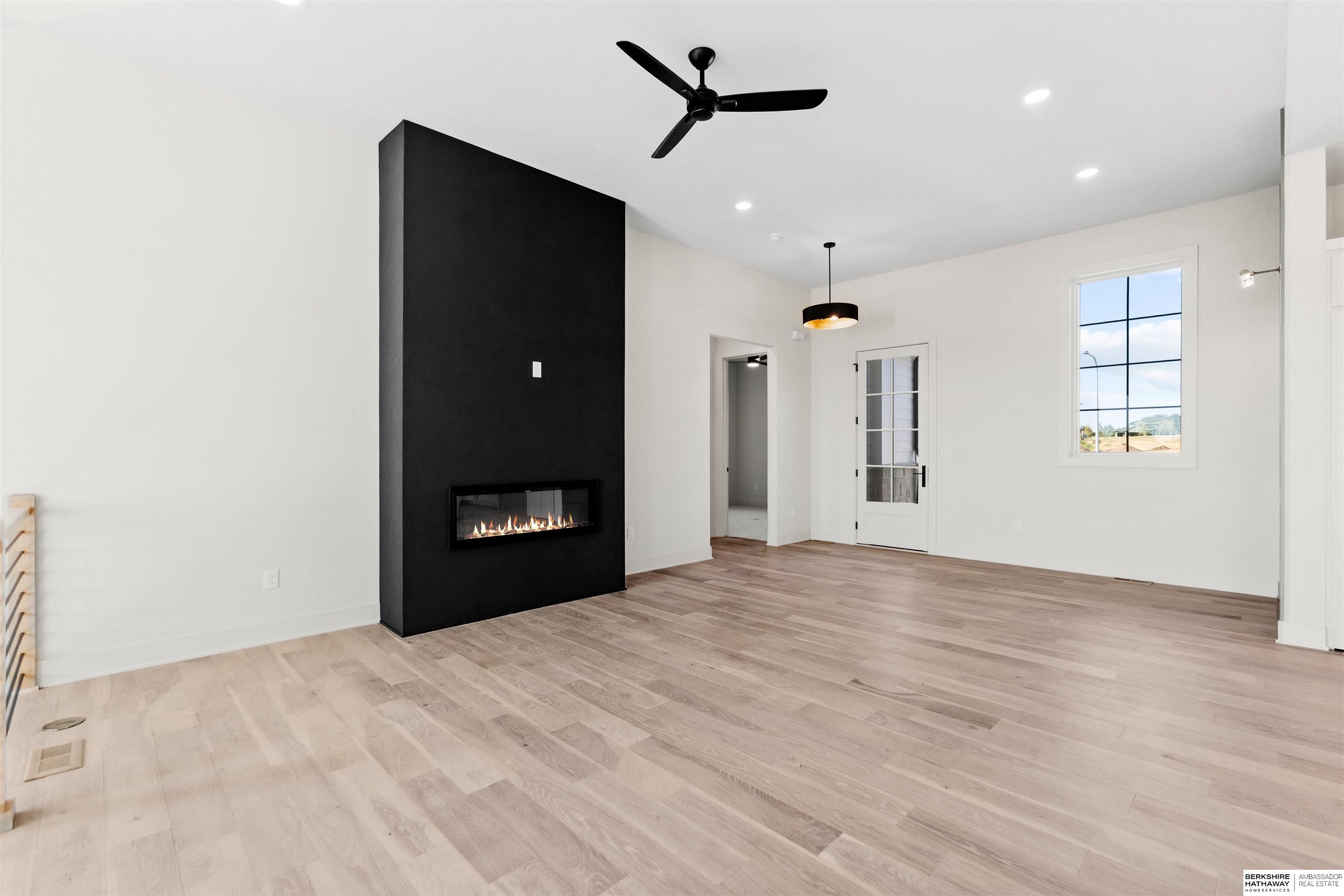 Elkhorn, Nebraska 68022, United States, 5 Bedrooms Bedrooms, ,3 BathroomsBathrooms,Residential,Active,207544