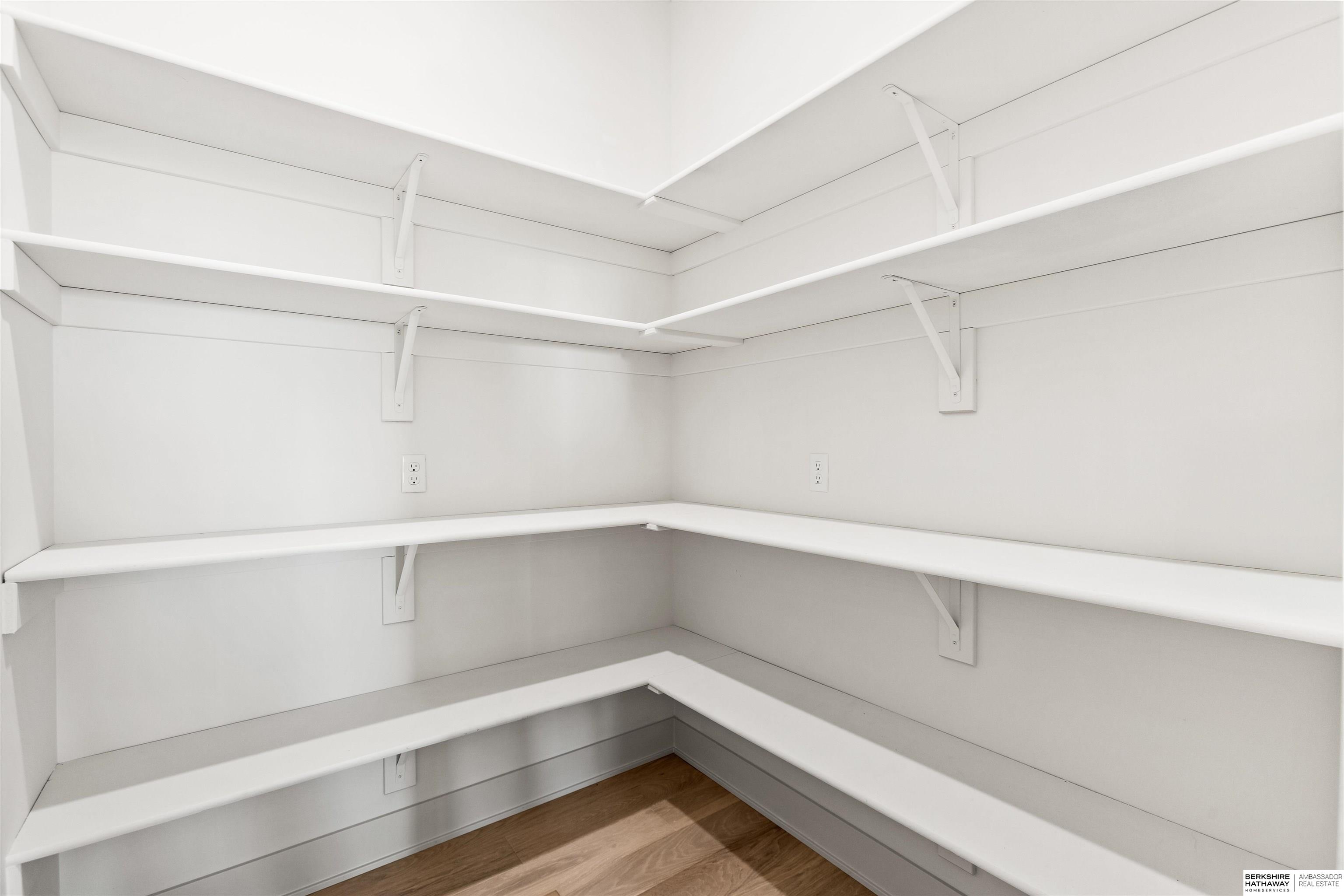 Elkhorn, Nebraska 68022, United States, 5 Bedrooms Bedrooms, ,3 BathroomsBathrooms,Residential,Active,207544