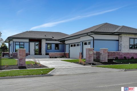 Photo of 901 Pine Grove Lane, Lincoln, NE 68521 (MLS # 22528010)