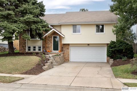 Photo of 2613 N 112th Street, Omaha, NE 68164 (MLS # 22529195) Photo of 2613 N 112th Street, Omaha, NE 68164 (MLS # 22529195)